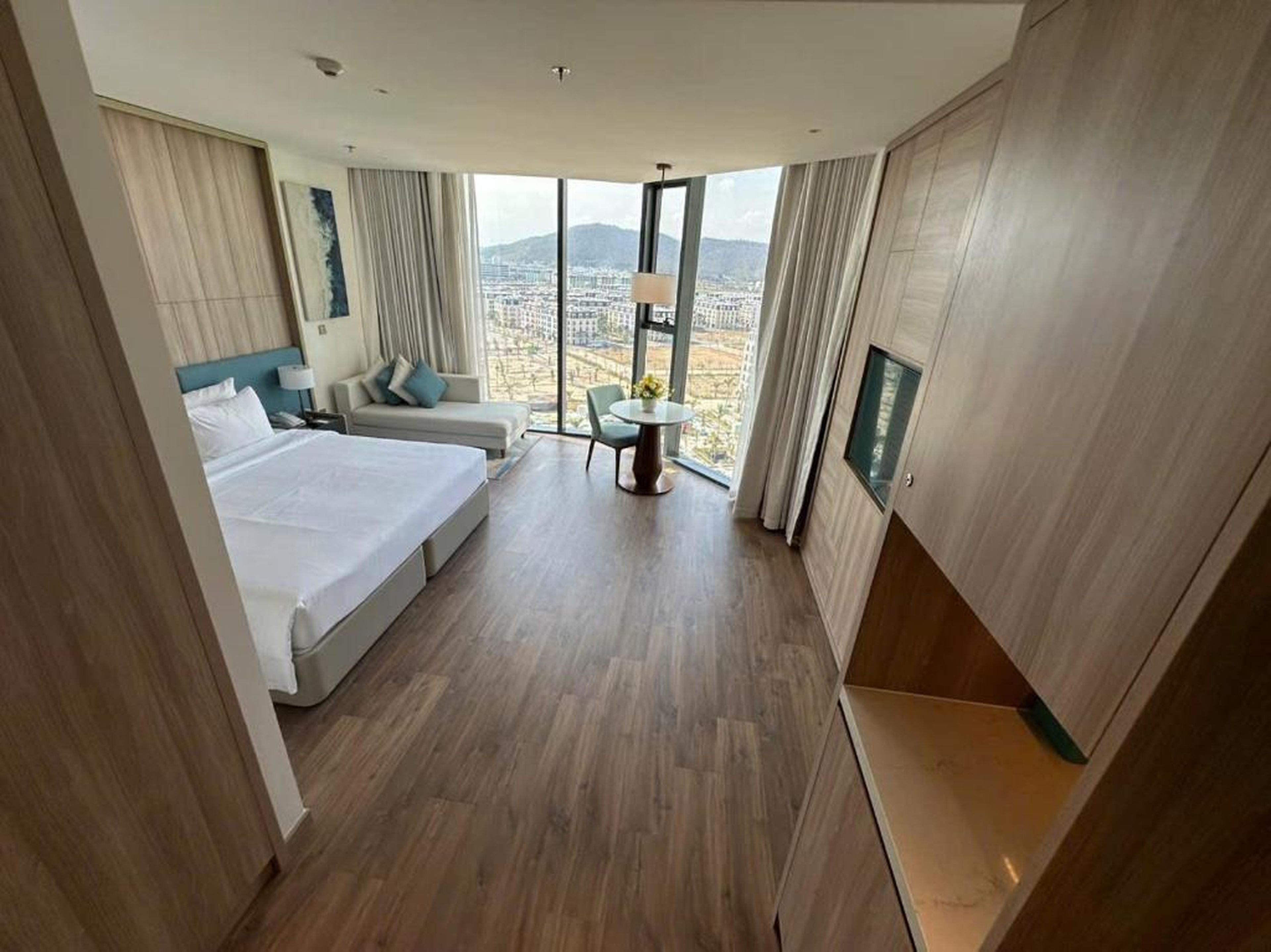 A La Carte Ha Long Bay - Sea View Apartment - Hình 35
