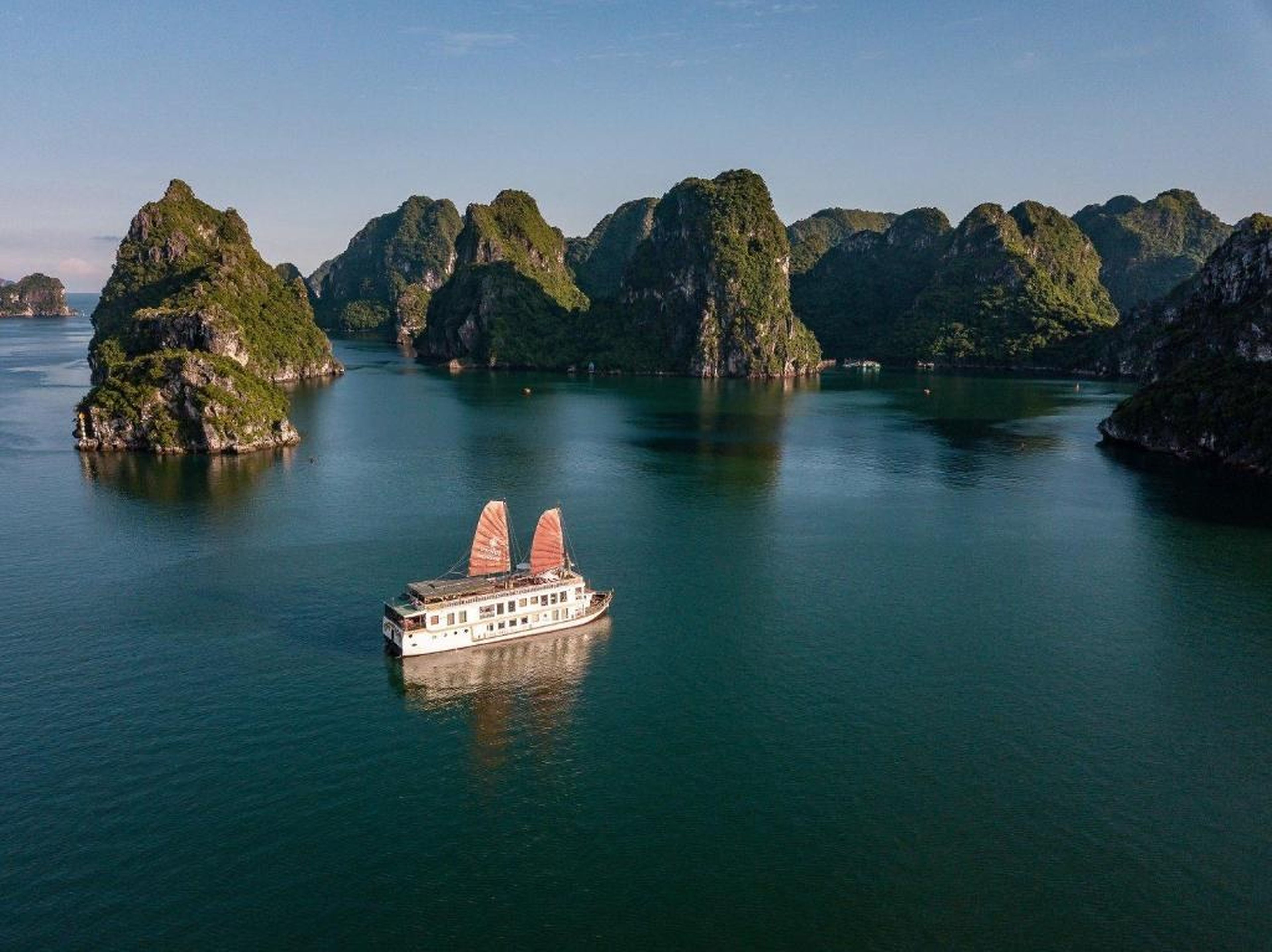 Heritage Line Violet Cruise - Halong Bay & Lan Ha Bay - Hình 5