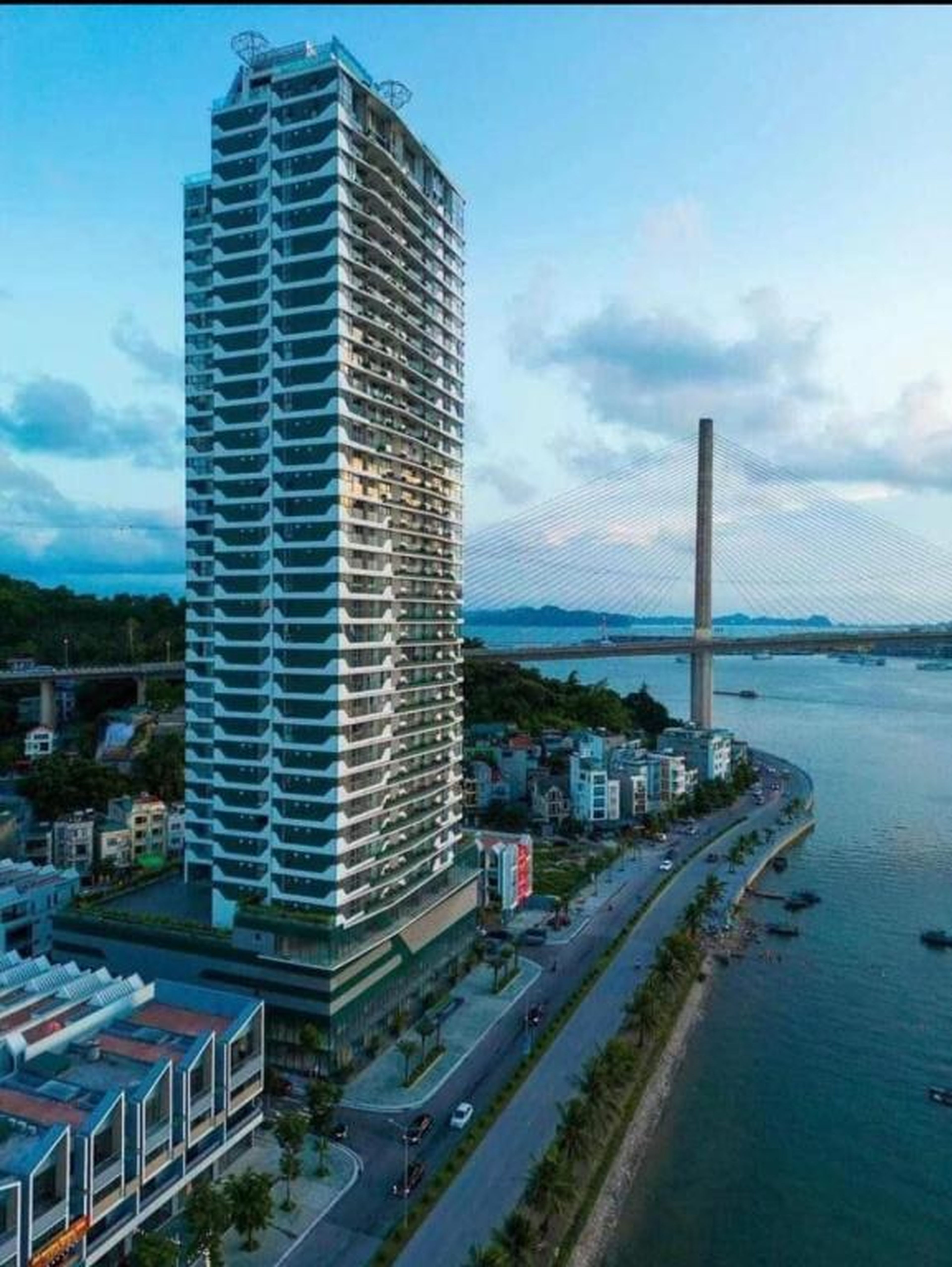 Apartment on 20th & 31st floor, Bai Chay Bridge & Ha Long Bay view - Hình 21