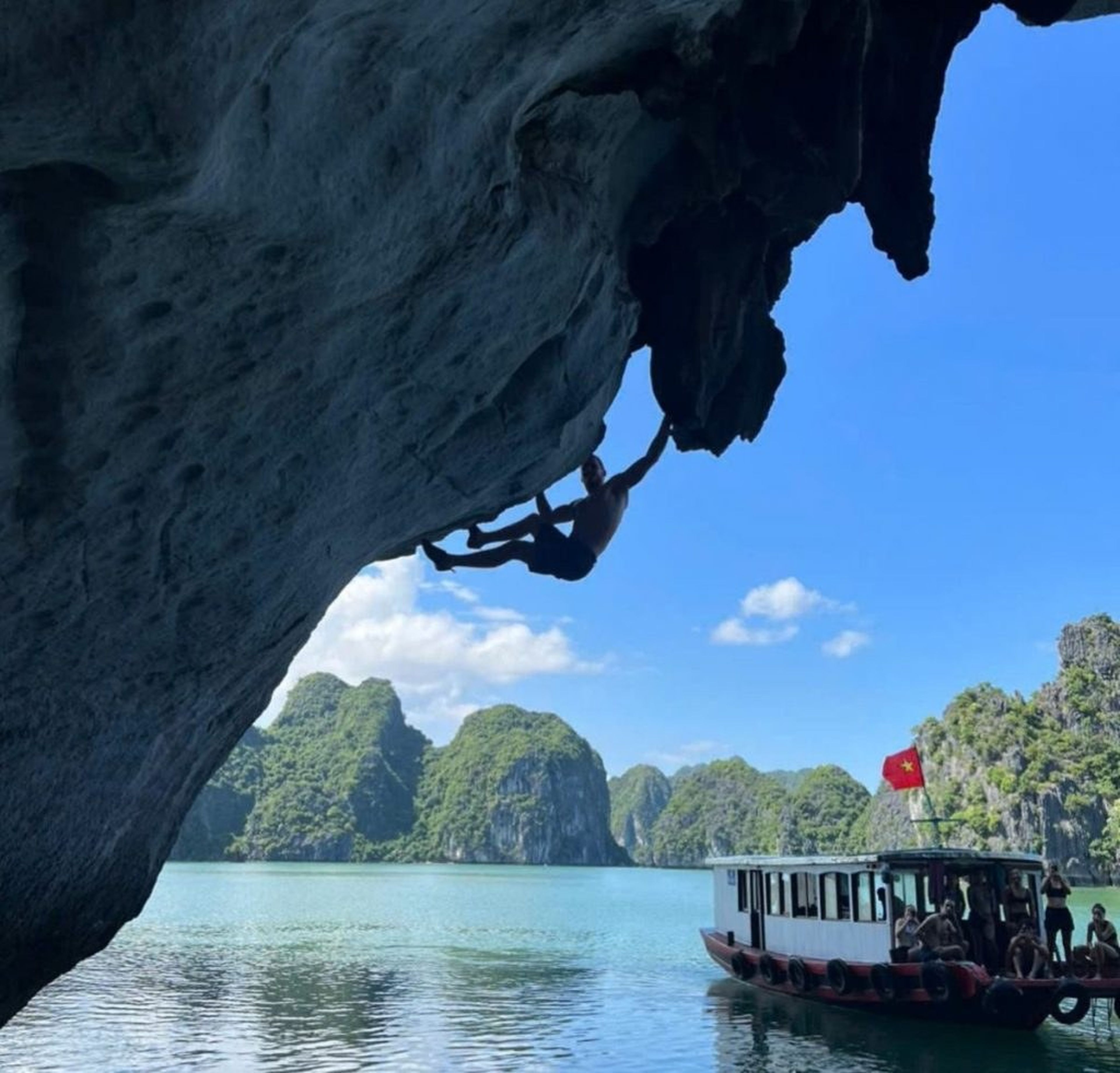 6 Thrilling Experiences in Ha Long Bay in 2025 - Hình 8