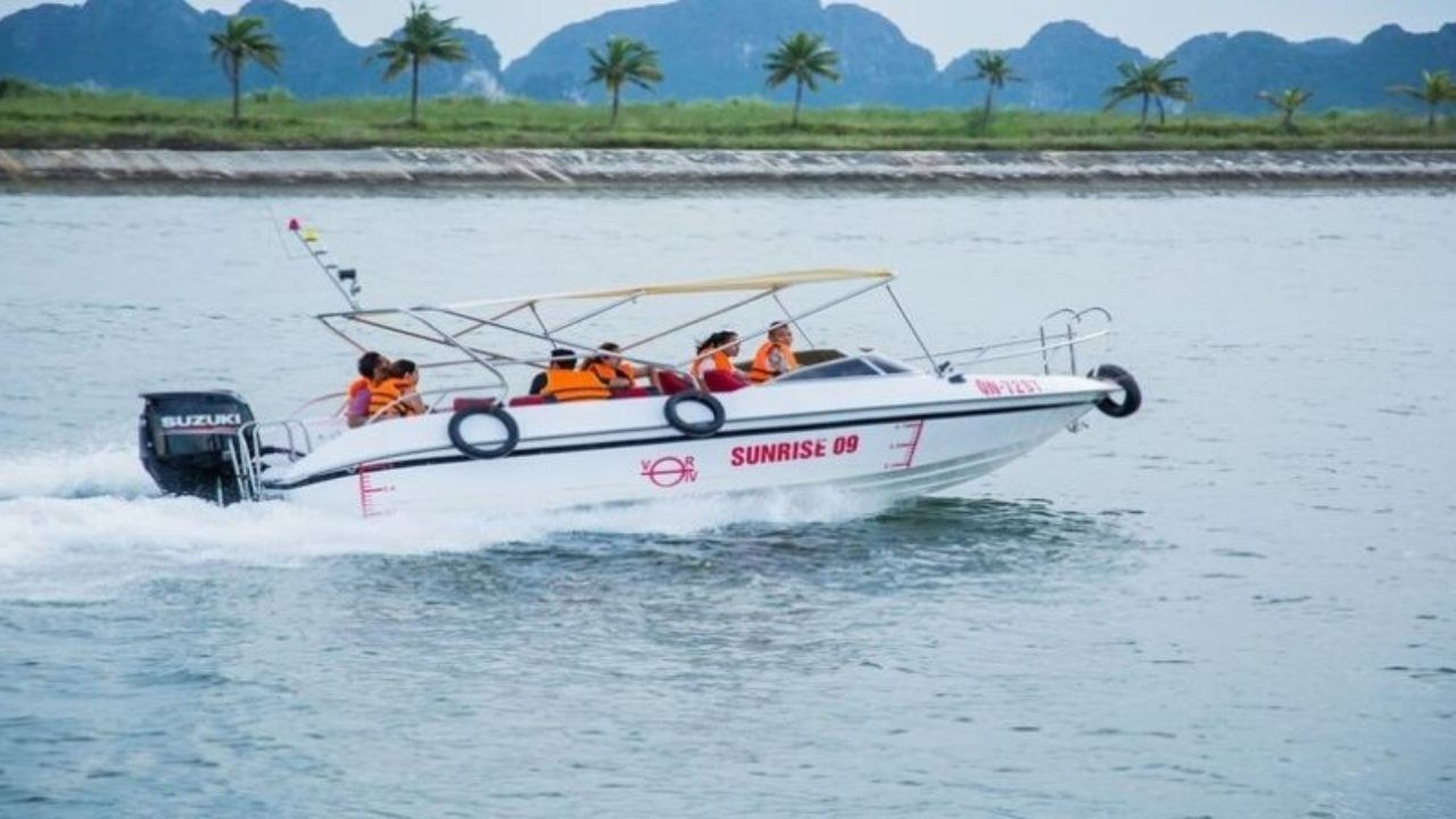 Trải nghiệm các hoạt động tại Hạ Long không thể bỏ lỡ - Hình 1