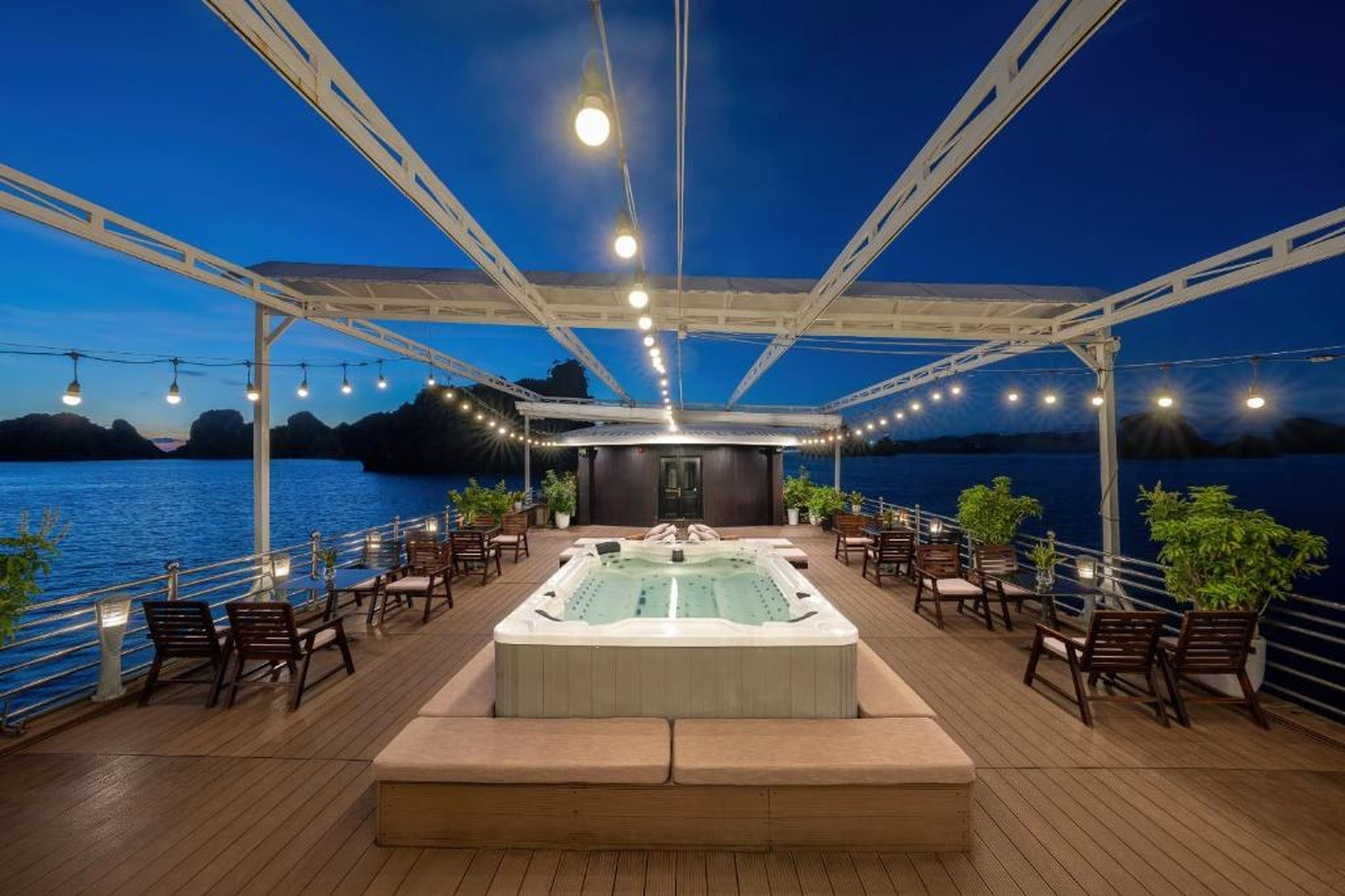 Athena Royal Cruise - Luxury in Halong Bay - Hình 12