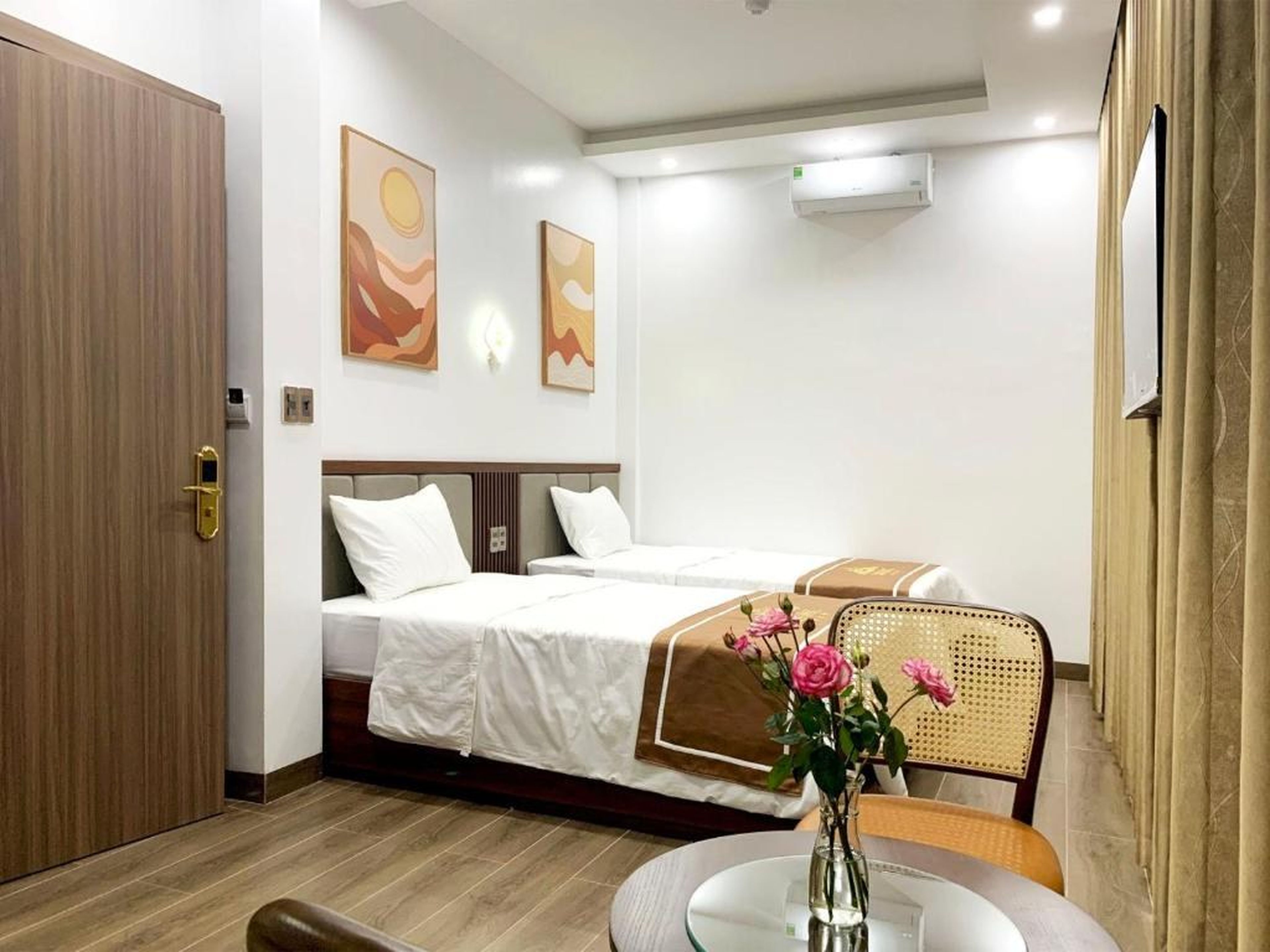 King hotel - Hình 4