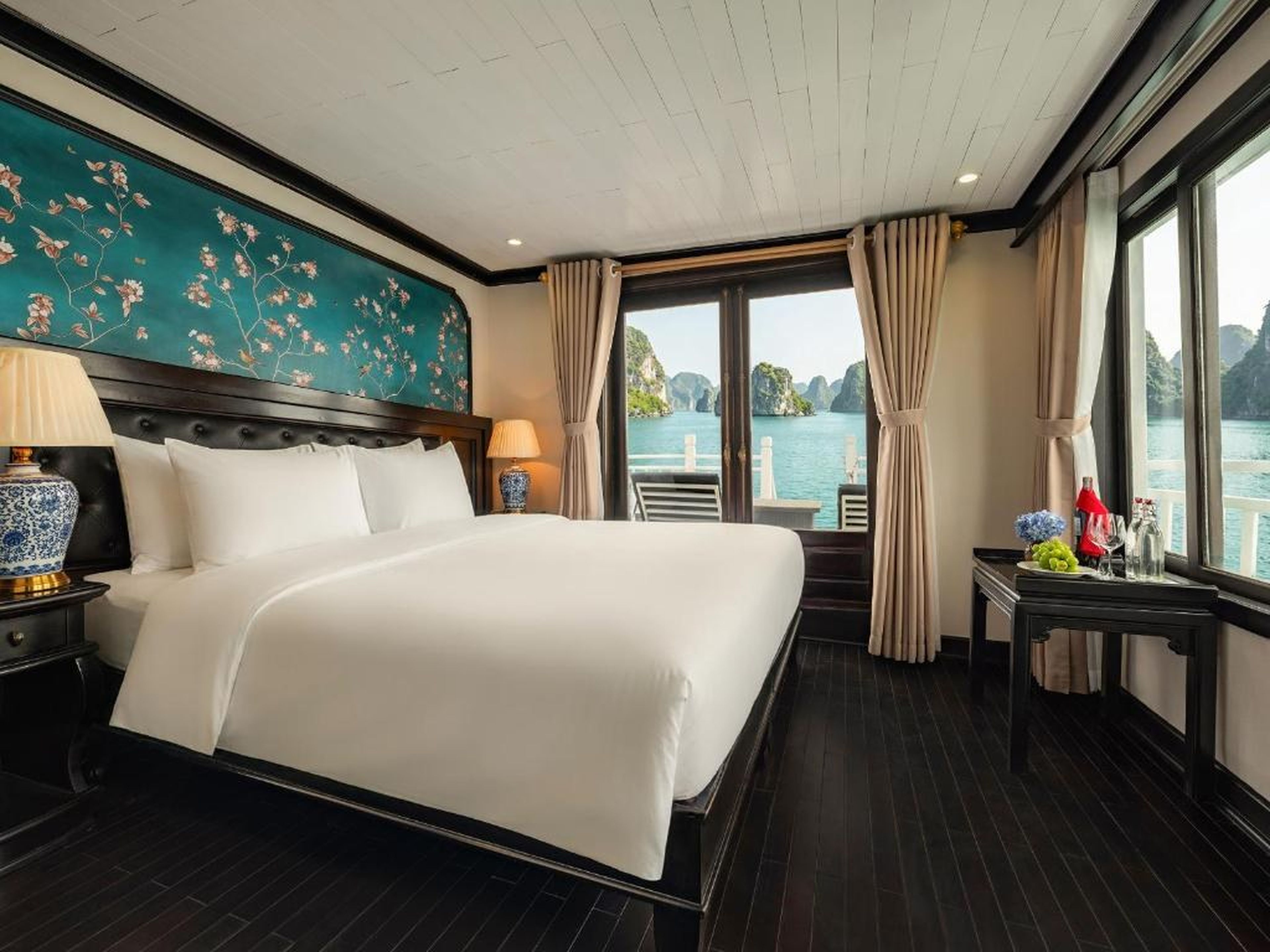 Cozy Bay Cruise - Hình 2