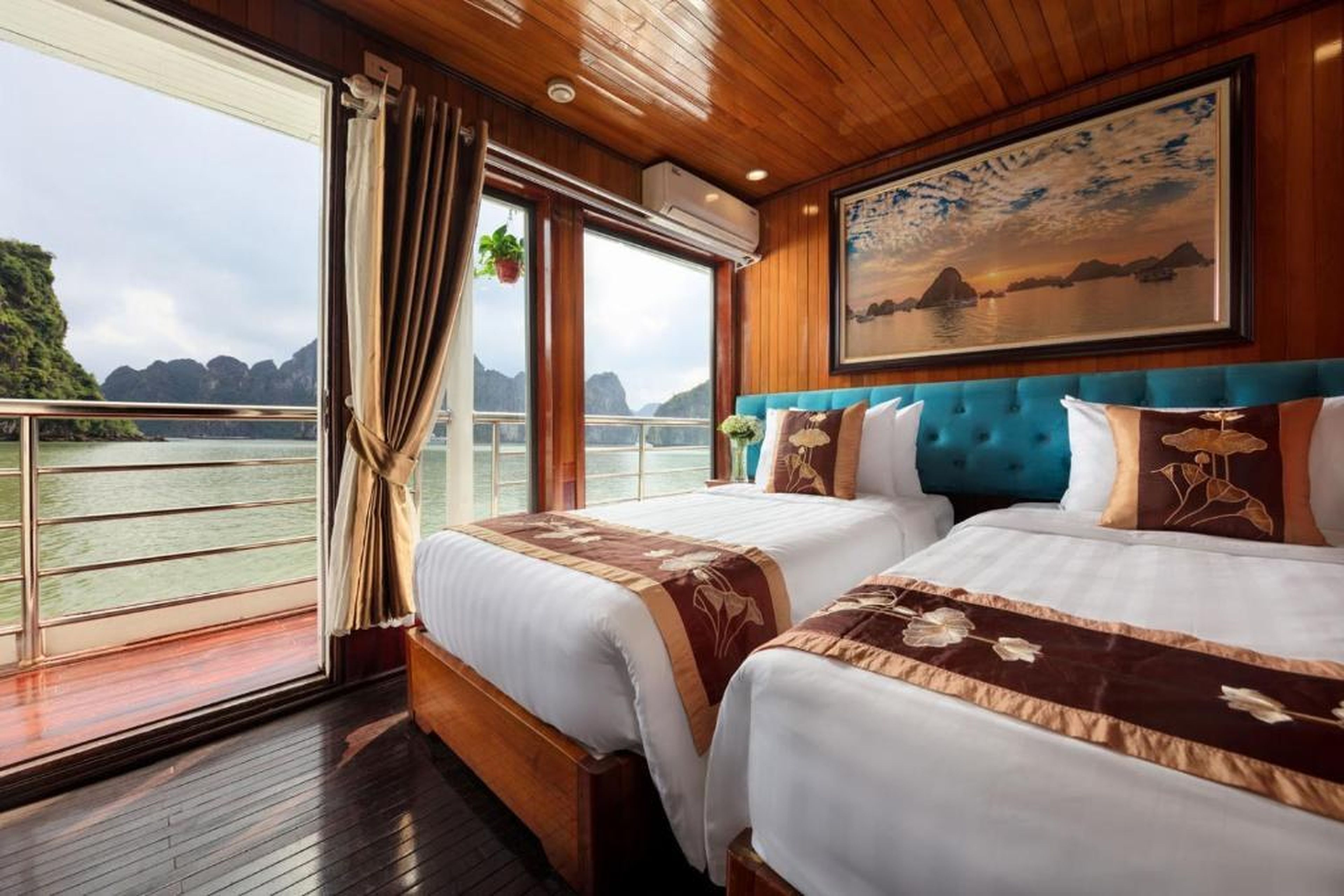 Cozy Bay Classic Cruise - Hình 6