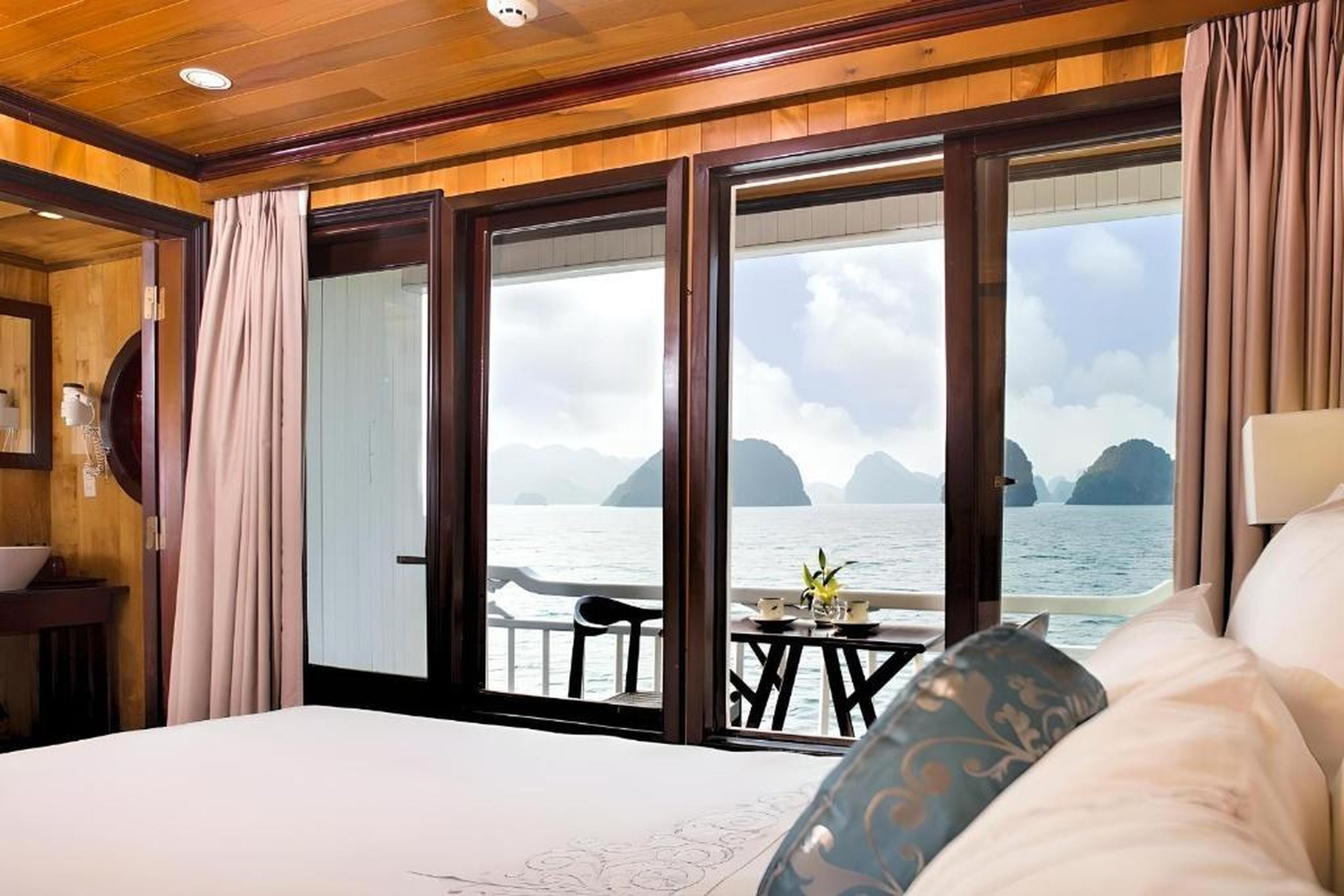 Hera Classic Boutique Cruise - Hình 26