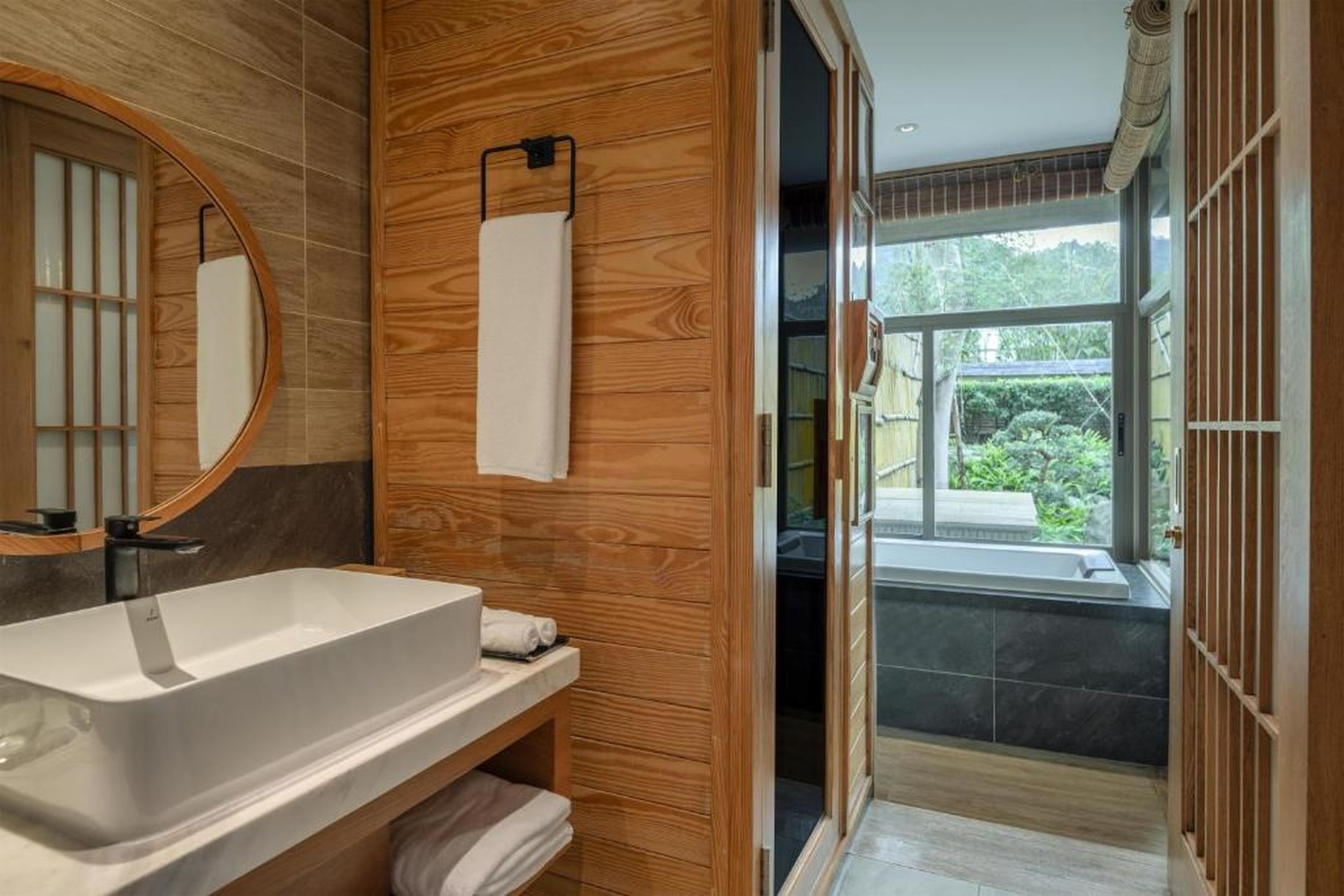 Hilton Quang Hanh Onsen Resort - Hình 31