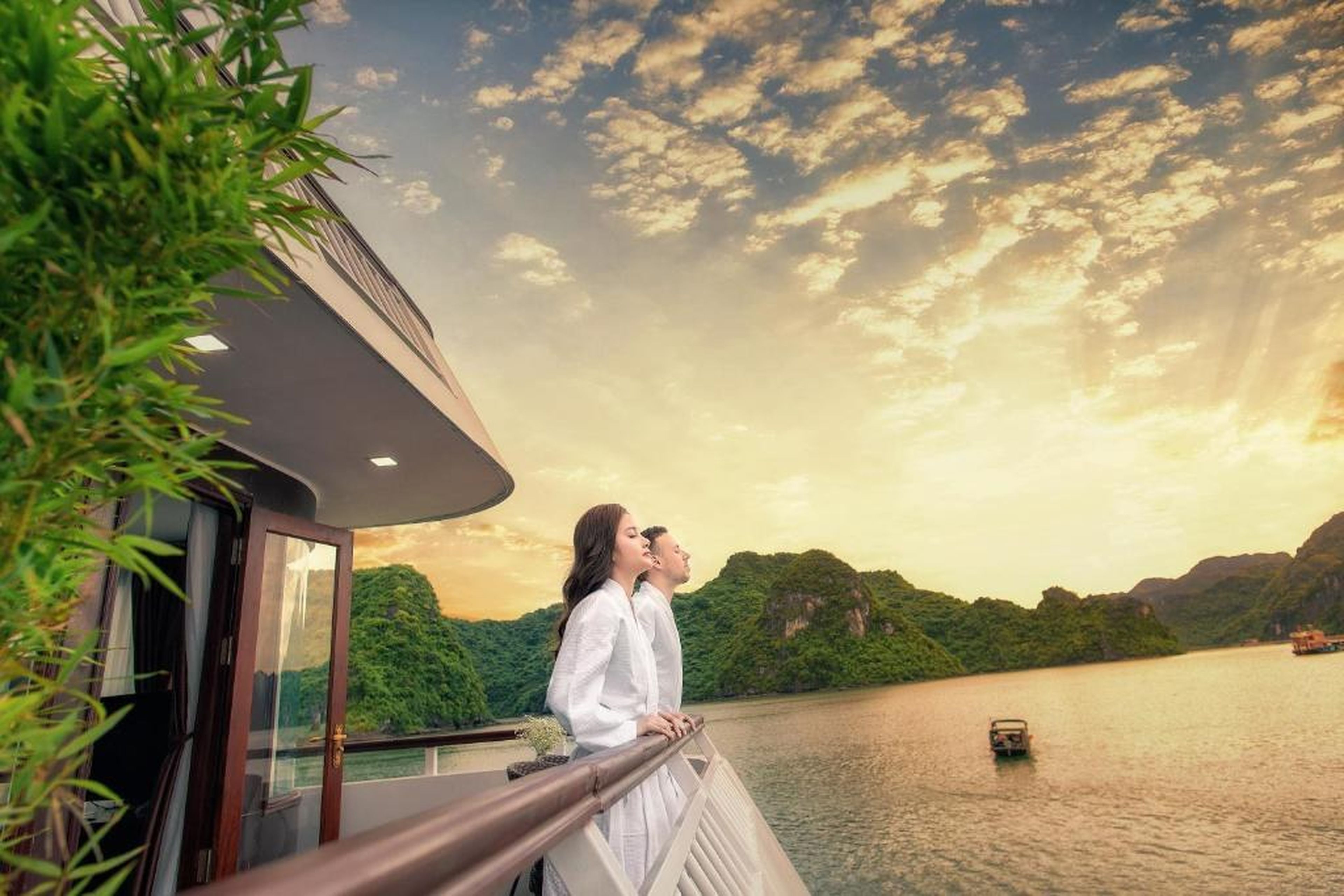 2D1N Ha Long Tour: A Luxurious Experience on the 5-Star Dora Cruise - Hình 11