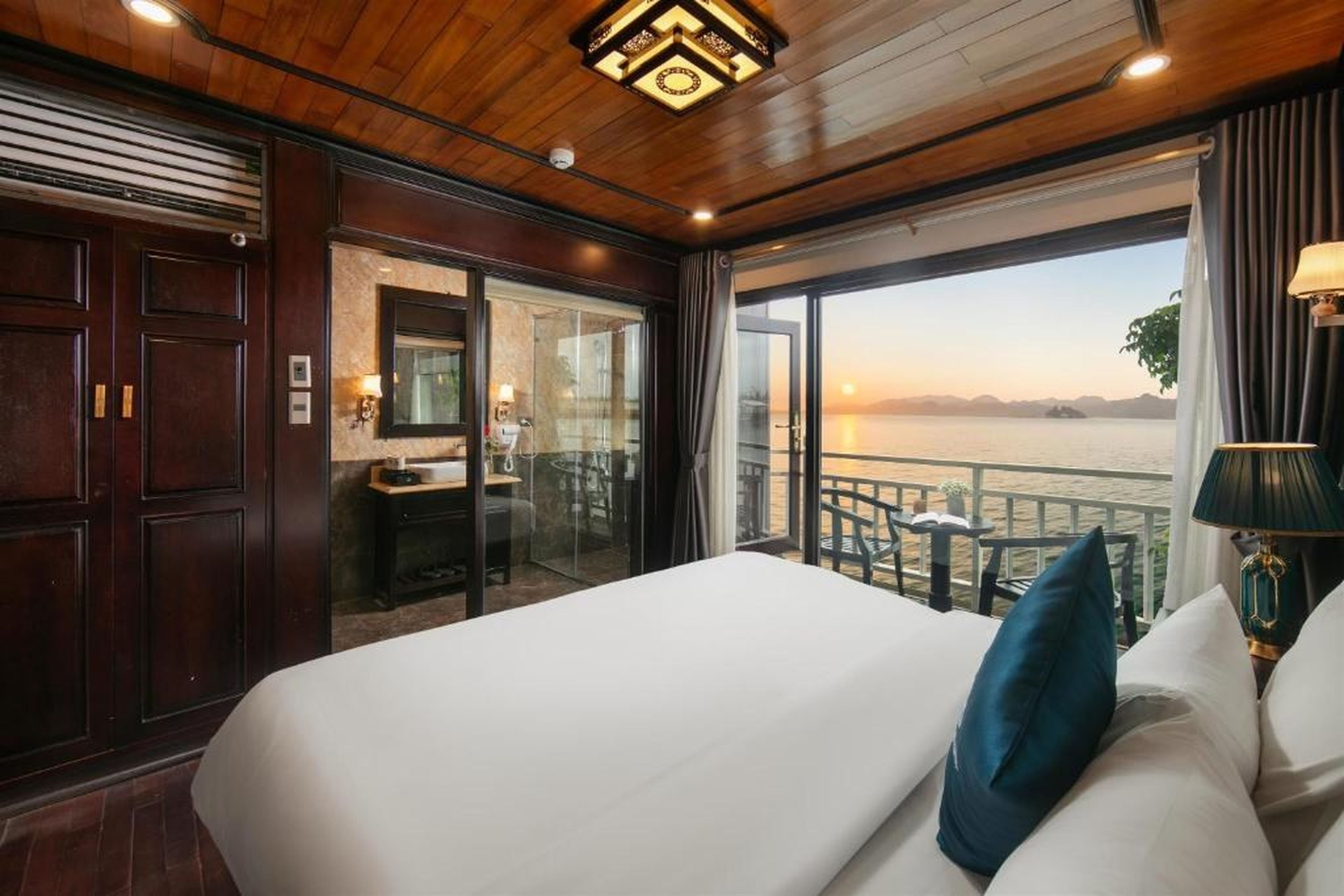 Star Boutique Cruise - Hình 15