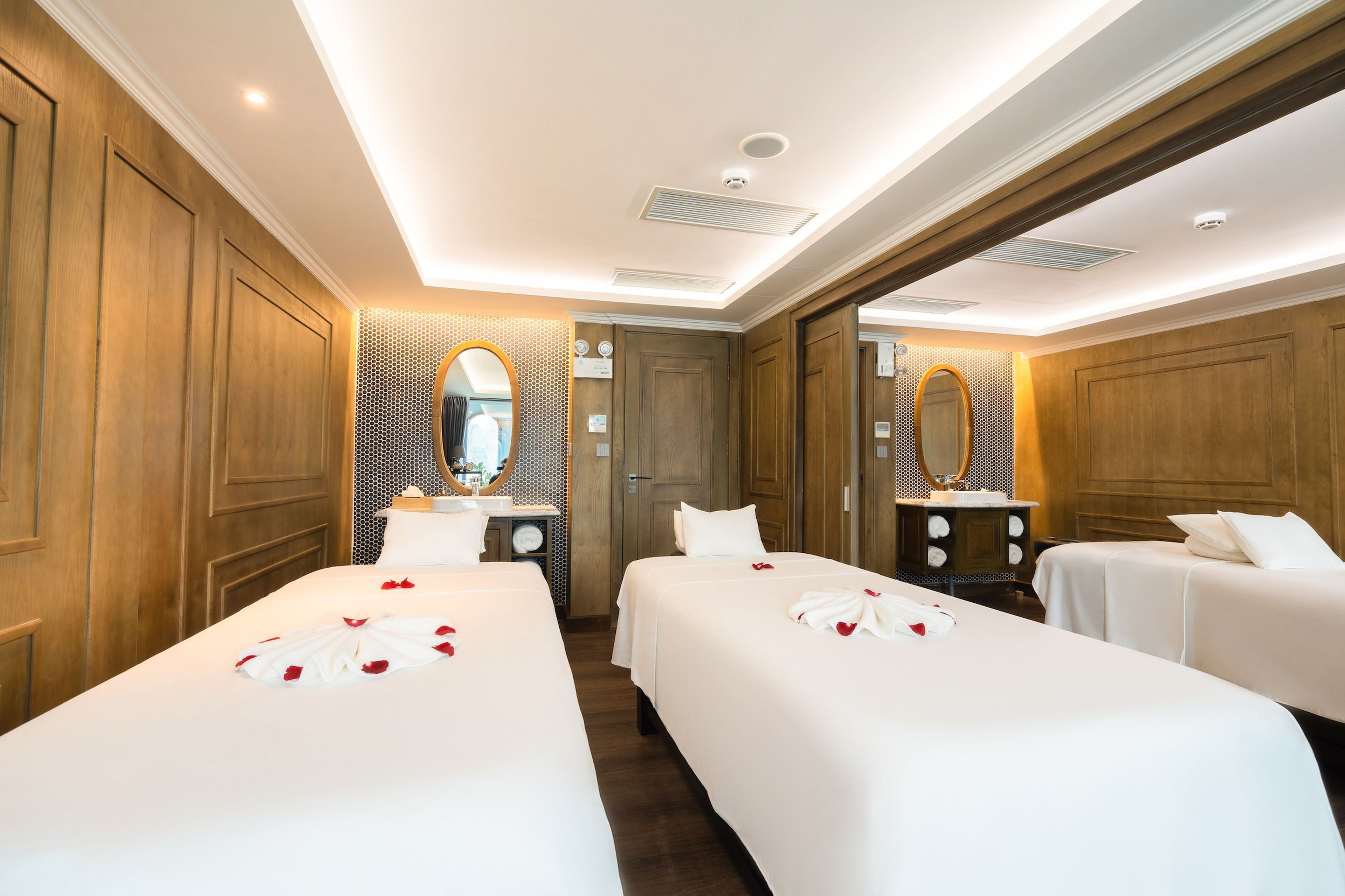Discover the Heritage Bay with the Top 3 Luxury Ha Long Cruises - Hình 7