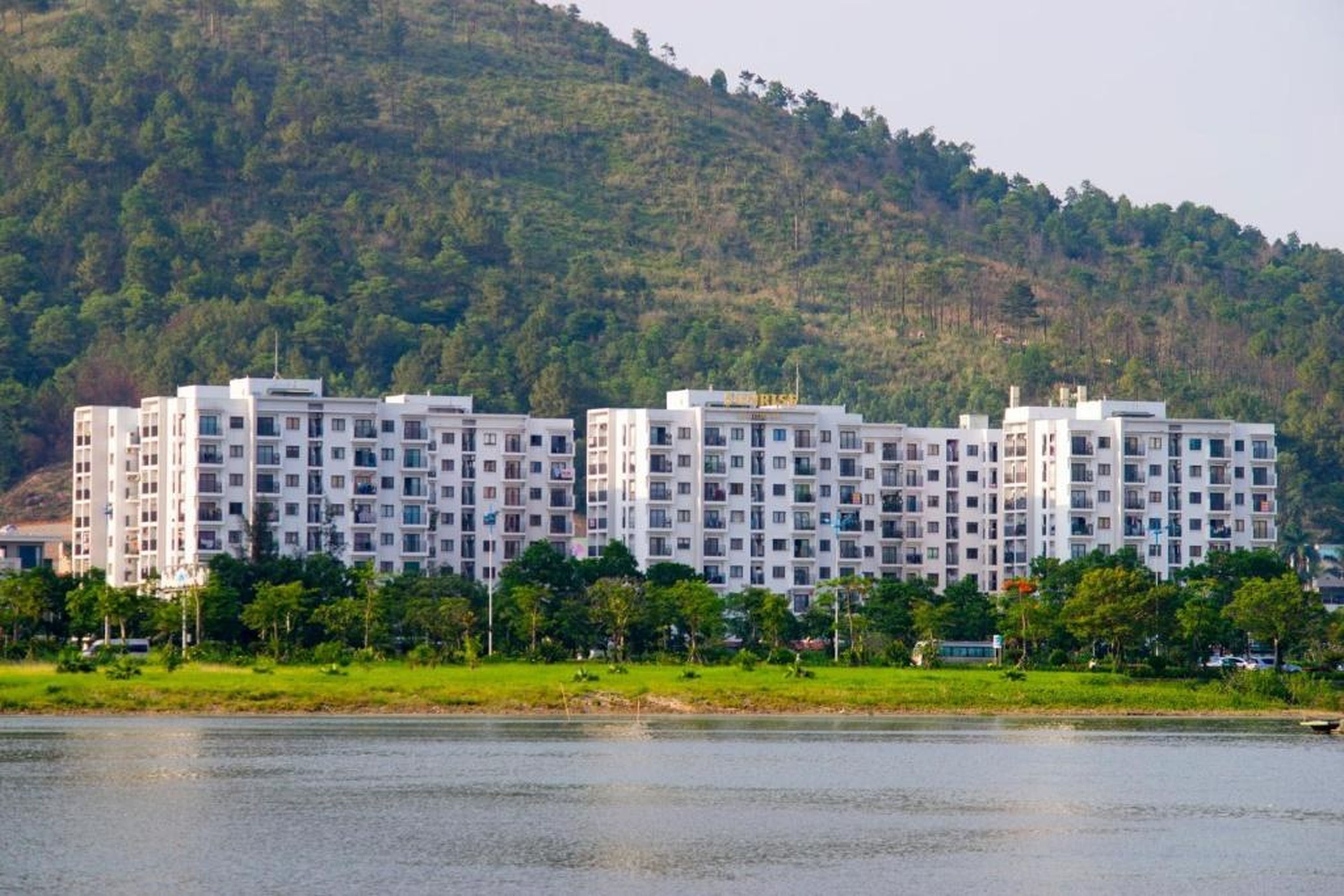 *Ha Long Homestay @ Sunrise Apartment - 2 BR - Hình 6