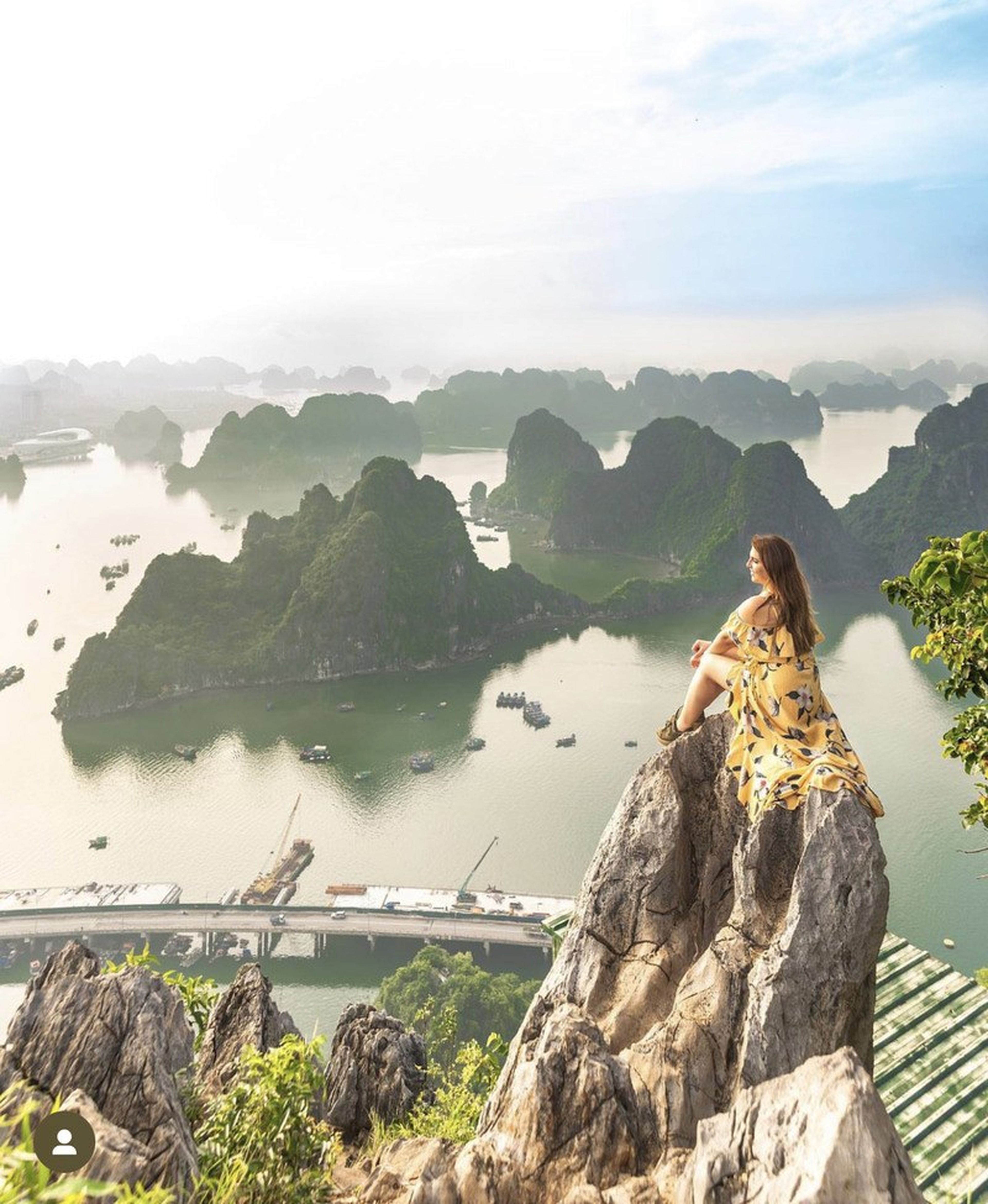 Review đi Hạ Long tháng 5 khởi đầu mùa hè rực rỡ trên vịnh di sản - Hình 9