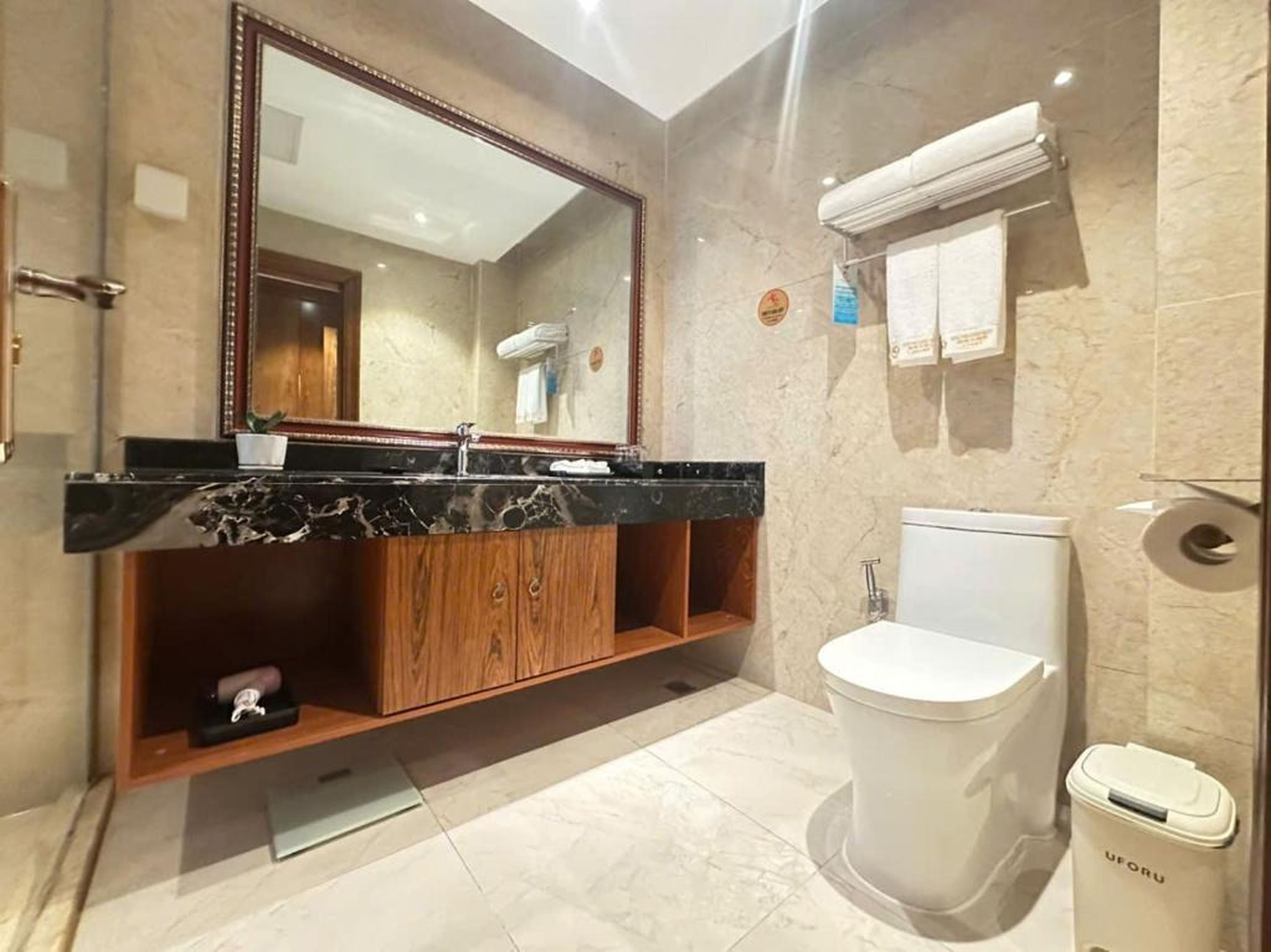 Hồng Vận Grand Hotel Móng cái - Hình 37