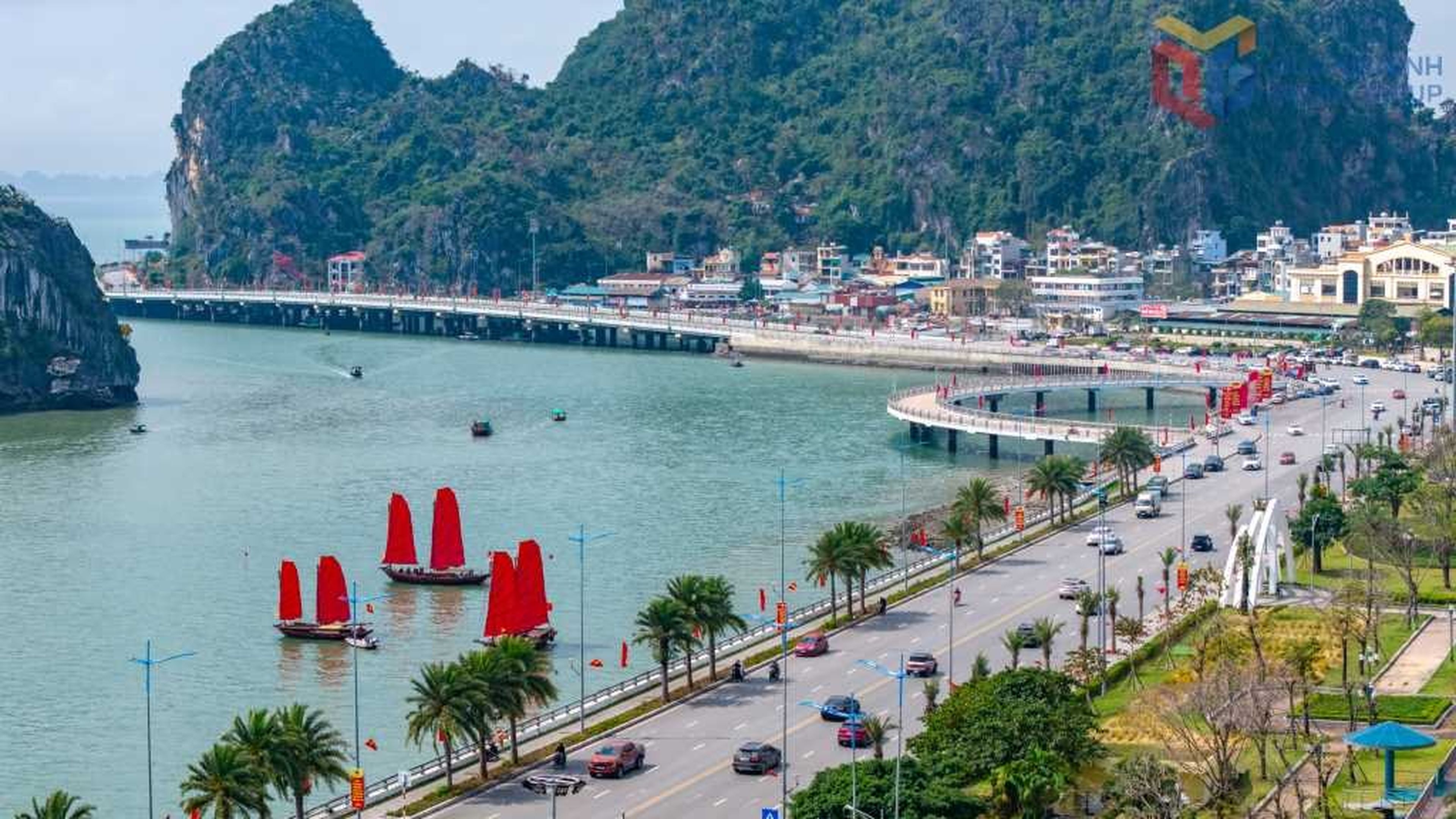Cánh buồm đỏ thắm trên vịnh xanh - Hình 4