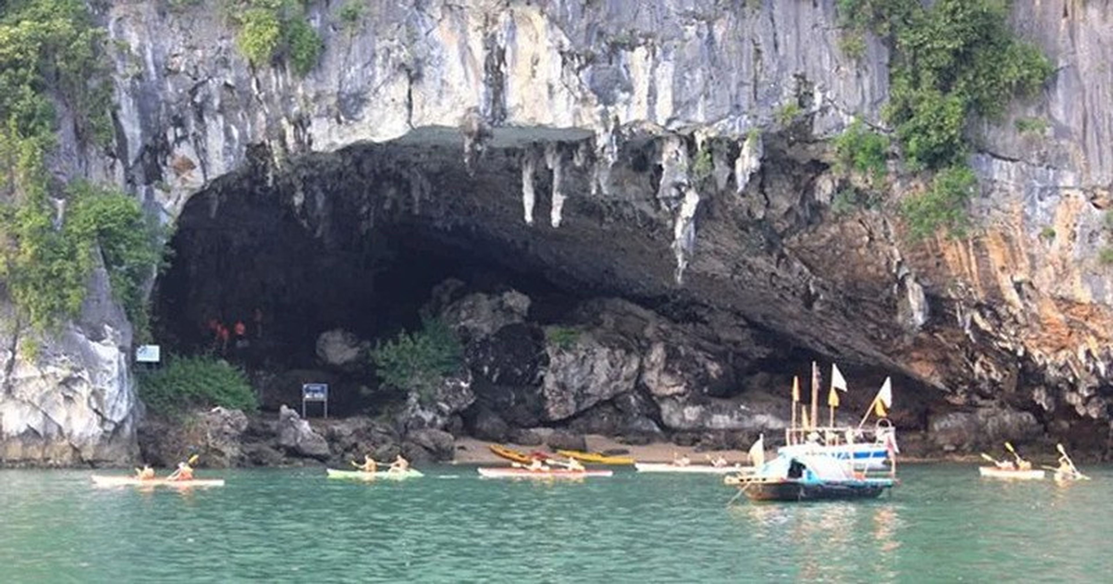 Hang Bồ Nâu, kỳ quan đá vôi tuyệt đẹp tại Vịnh Hạ Long - Hình 4