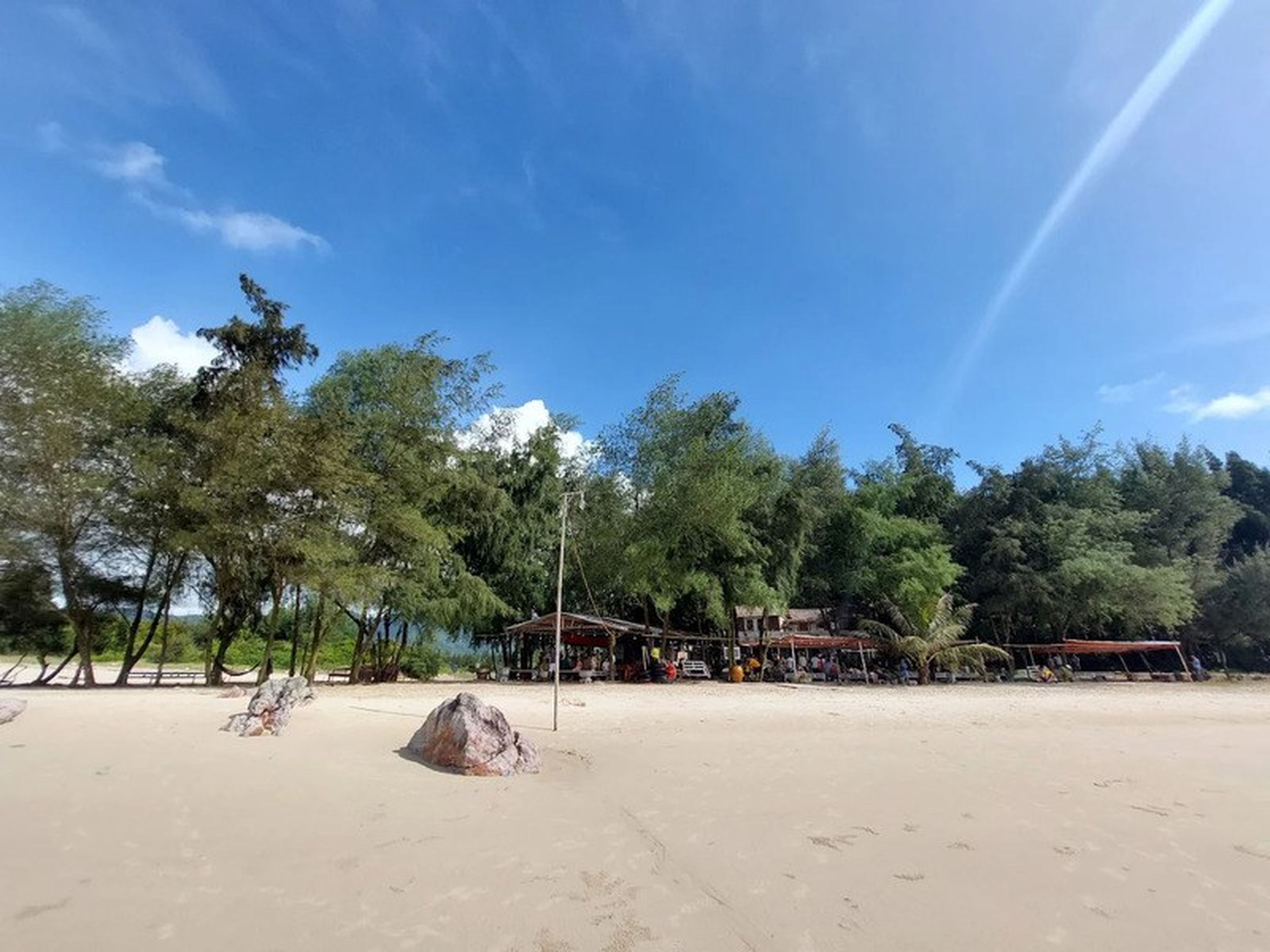 Bãi Robinson Quan Lạn, thiên đường biển hoang sơ với vẻ đẹp trong tranh - Hình 4
