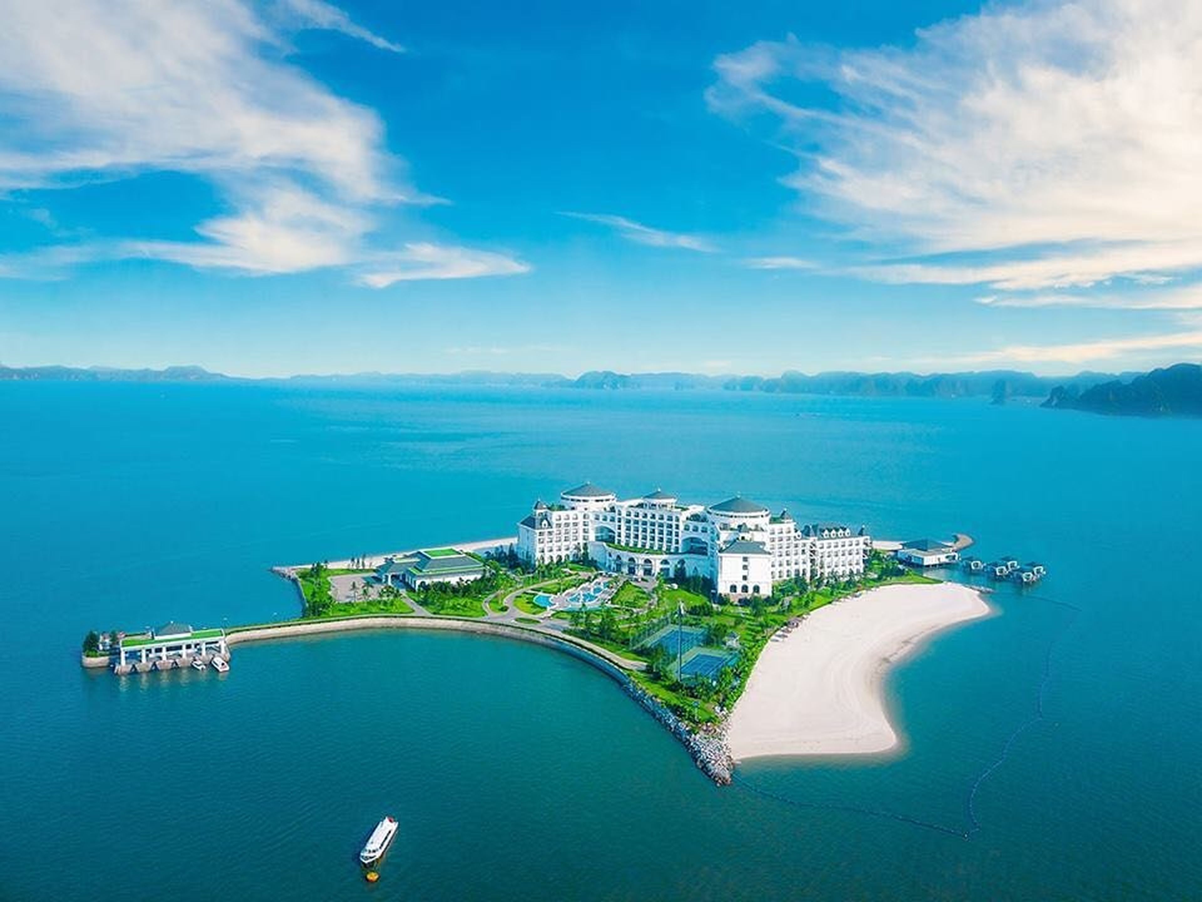 Vinpearl Resort & Spa Hạ Long – “The Castle Island” in Hạ Long Bay - Hình 1