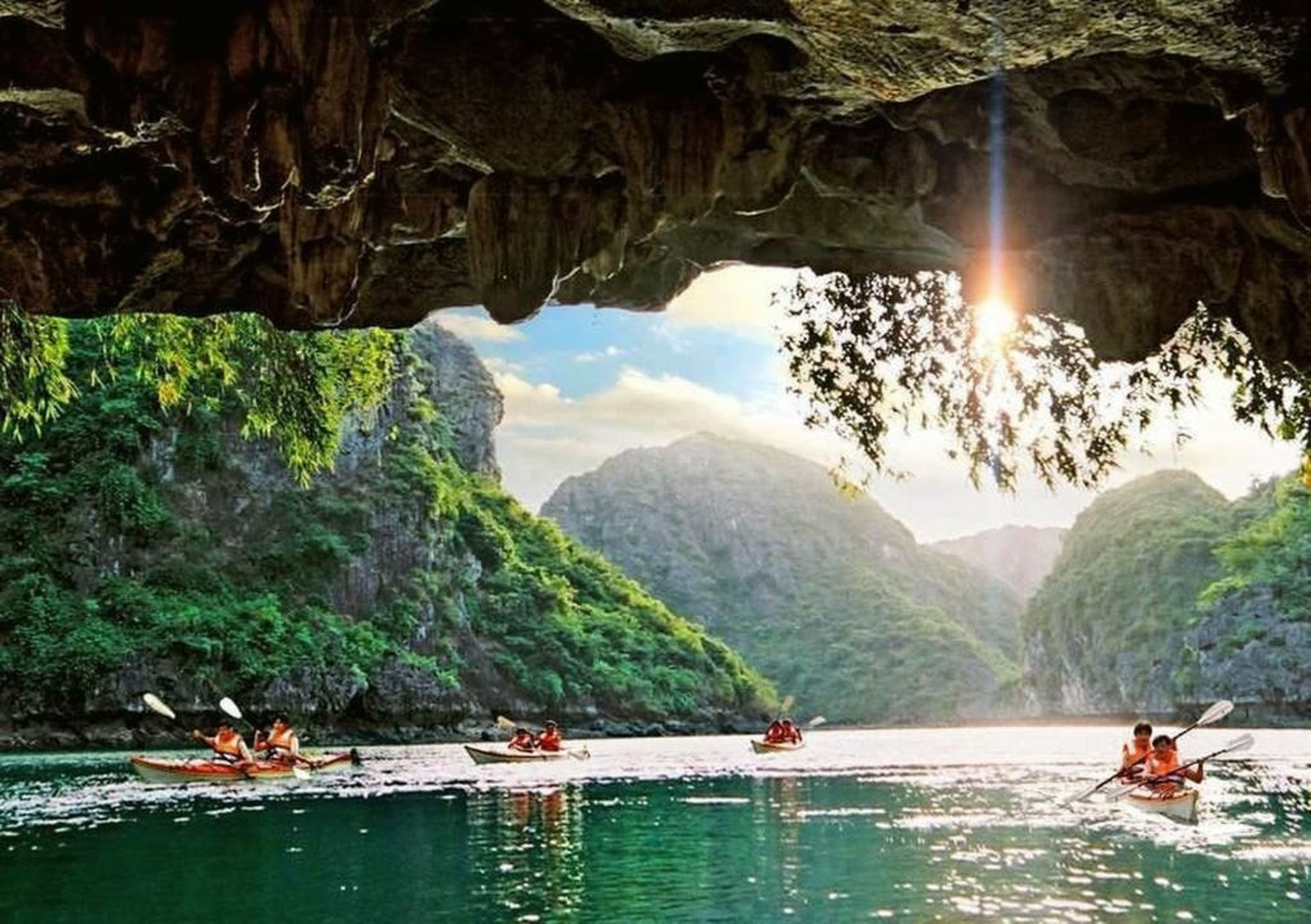 Hang Sáng Tối - Chèo thuyền Kayak khám phá hang động đầy huyền bí - Hình 6