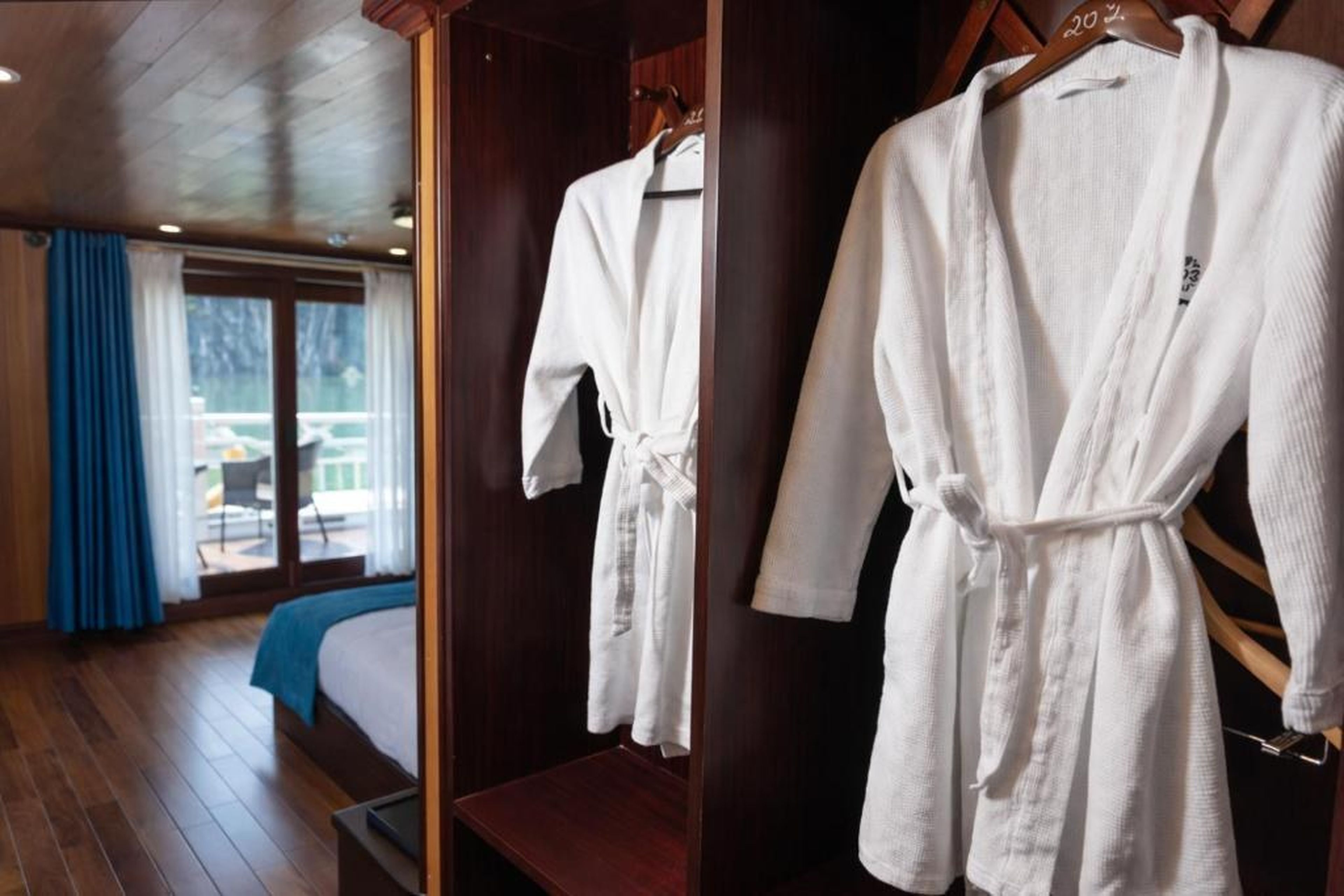 Private Sail Ha Long - Bai Tu Long - Hình 21