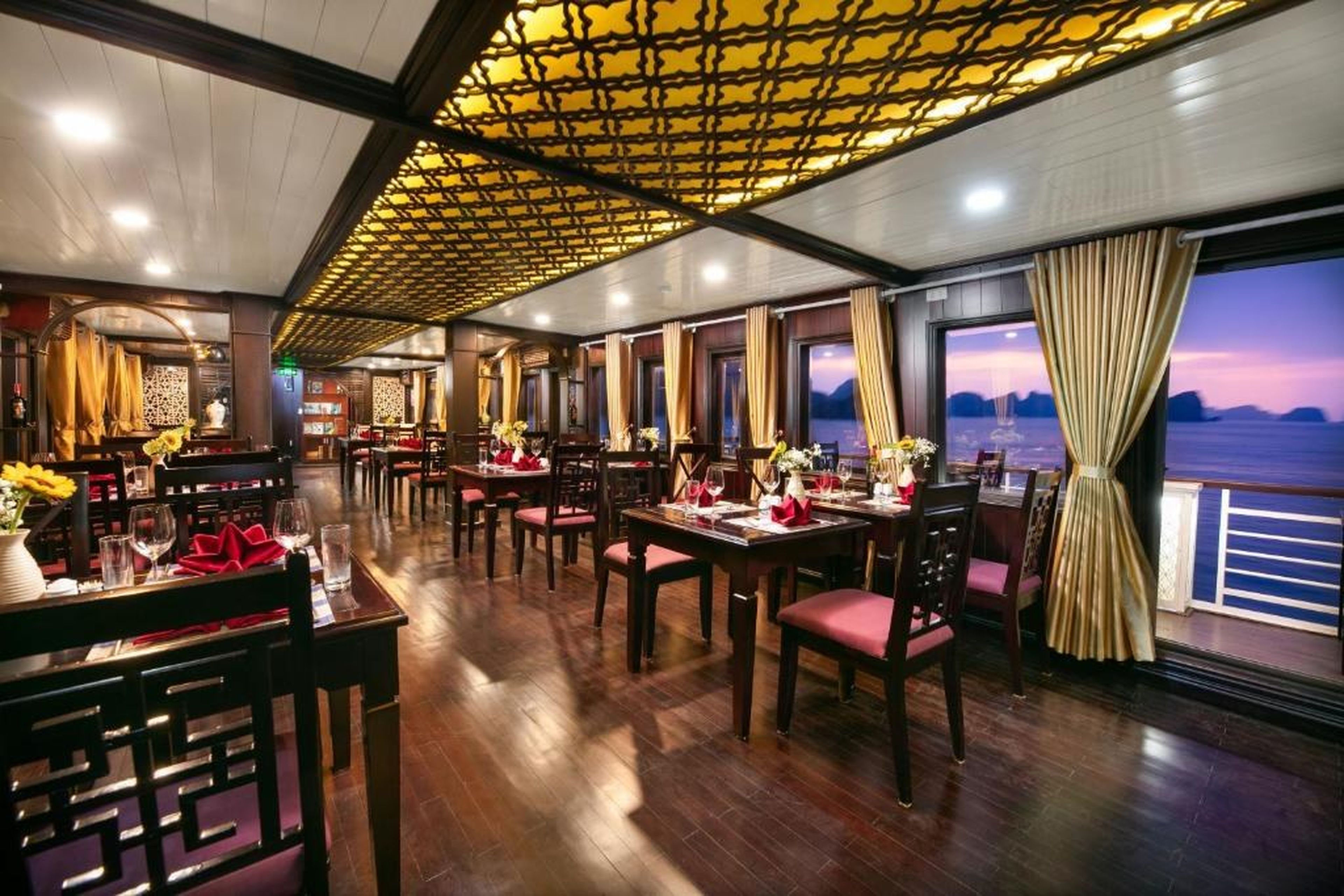 Halong & Bai Tu Long Cruises - Hình 8