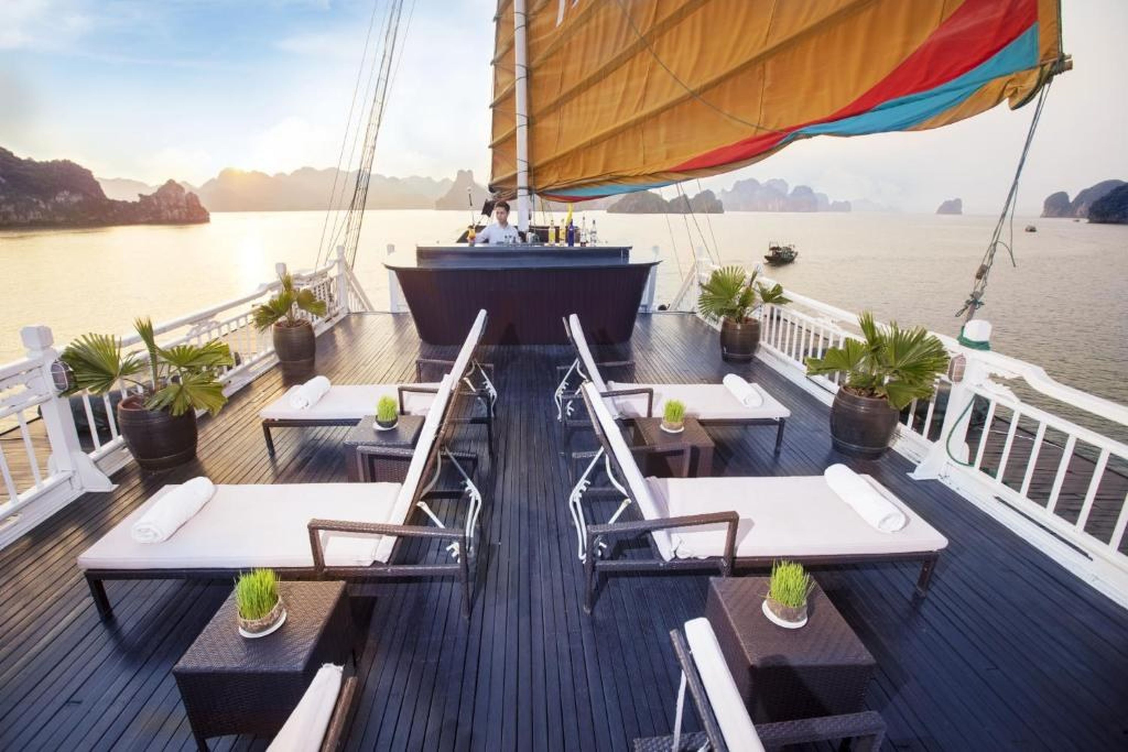 Hera Classic Boutique Cruise - Hình 3