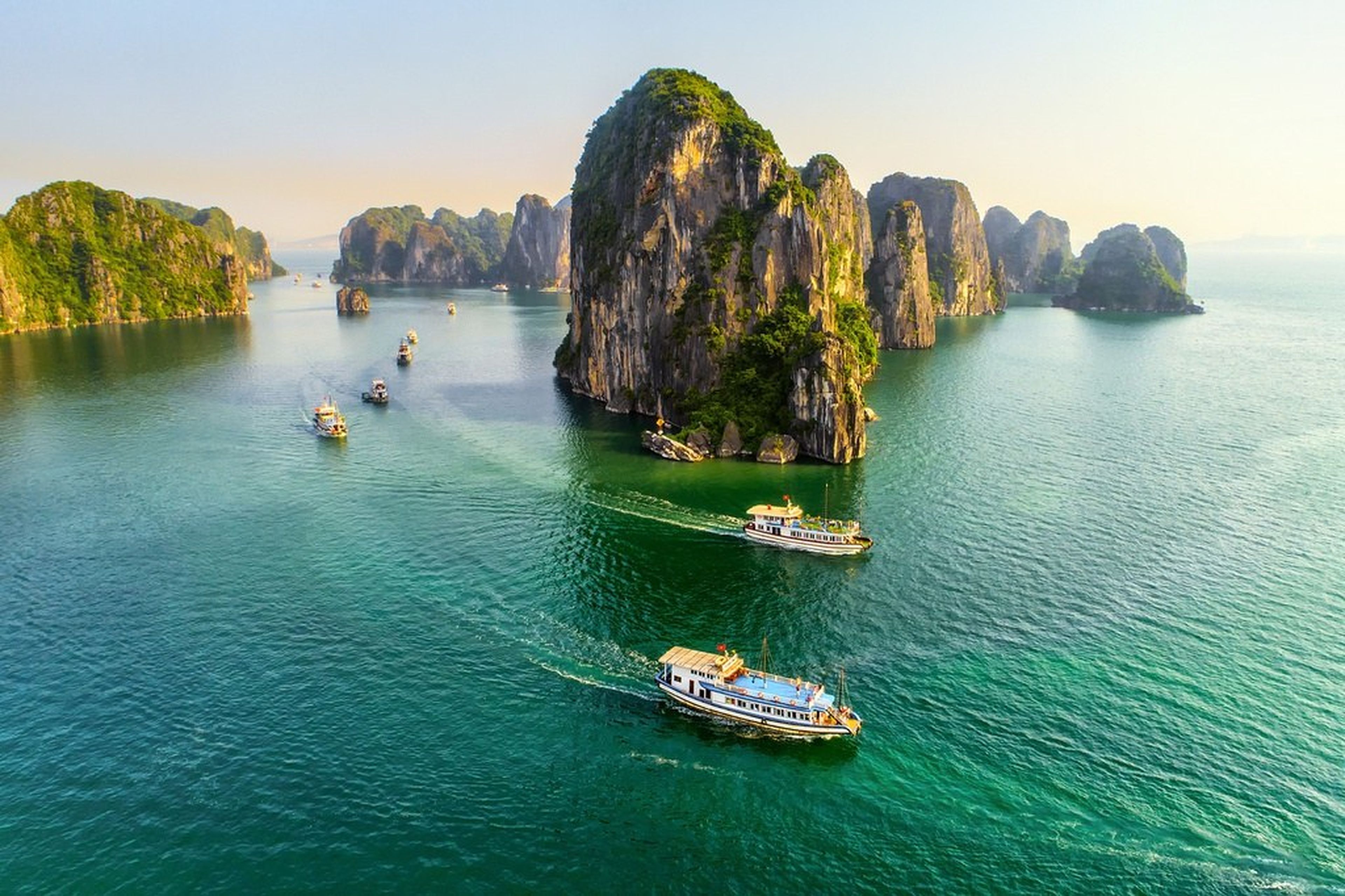 1-Day Ha Long Tour: Luxury Leisure on Hana Premium Cruise - Hình 1