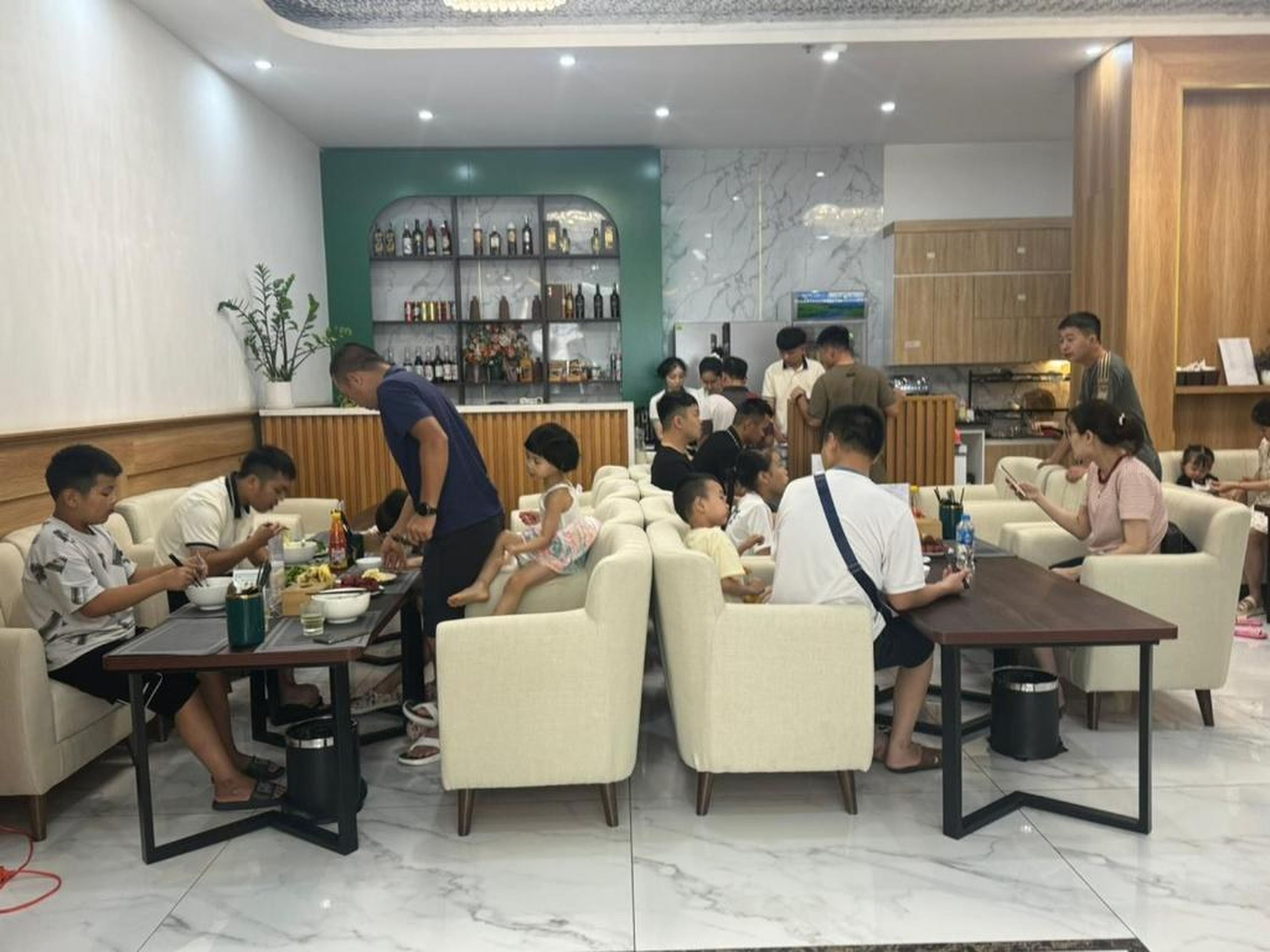 Maris Hotel & Coffee Ha Long - Hình 22