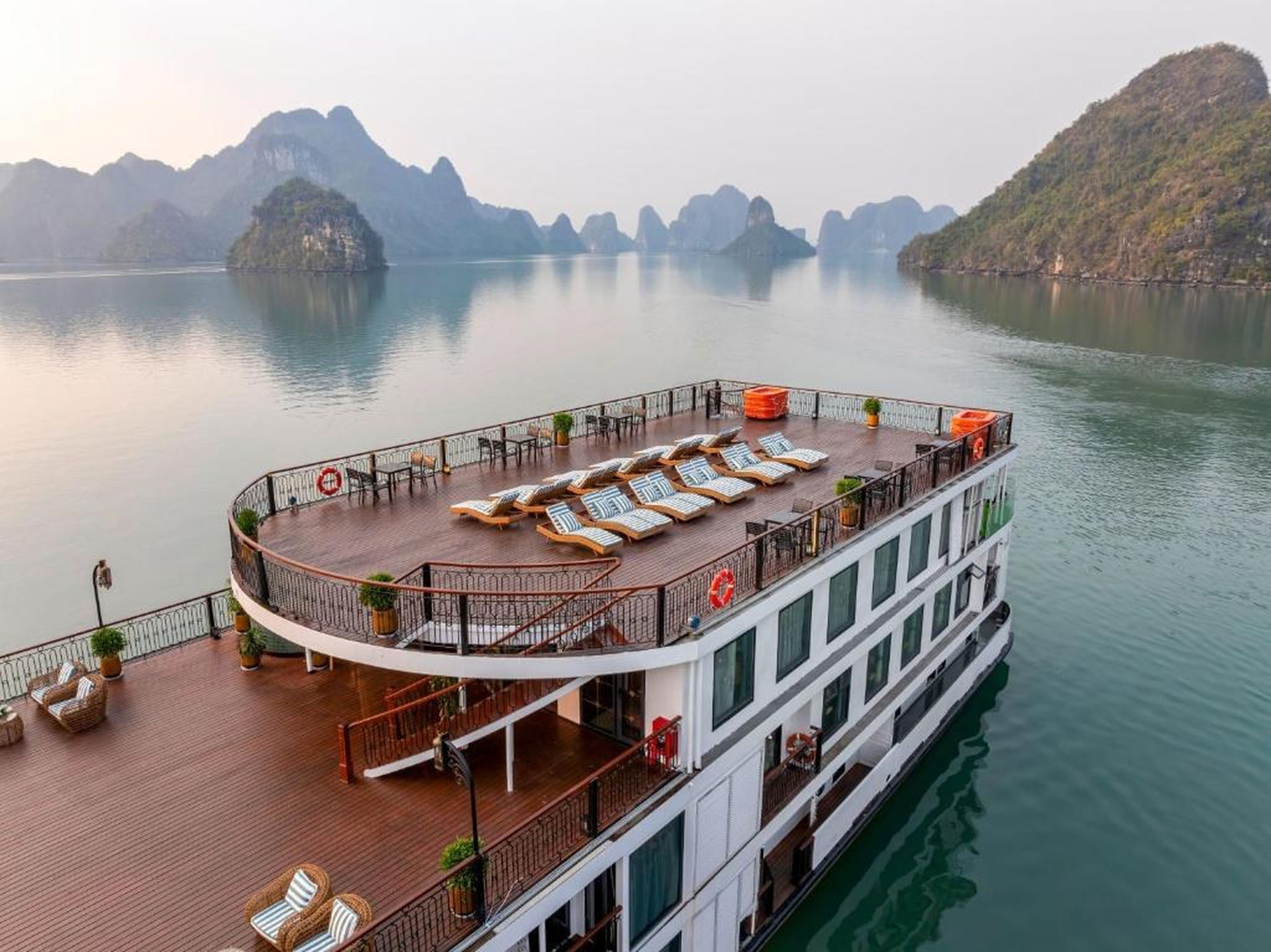 Indochine Grand Lan Ha Bay - Hình 36
