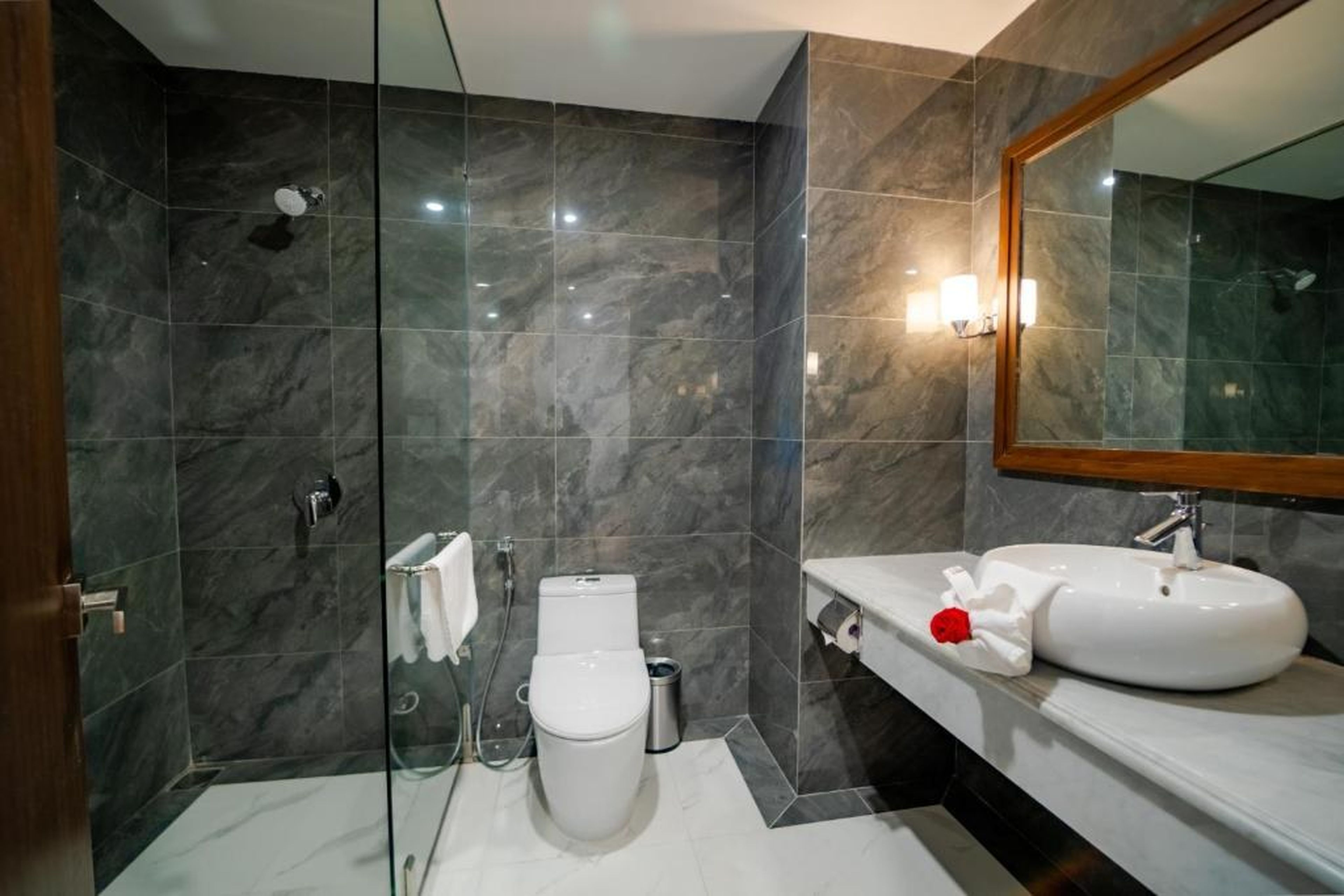 Paddington Hotel Halong Bayview - Hình 21