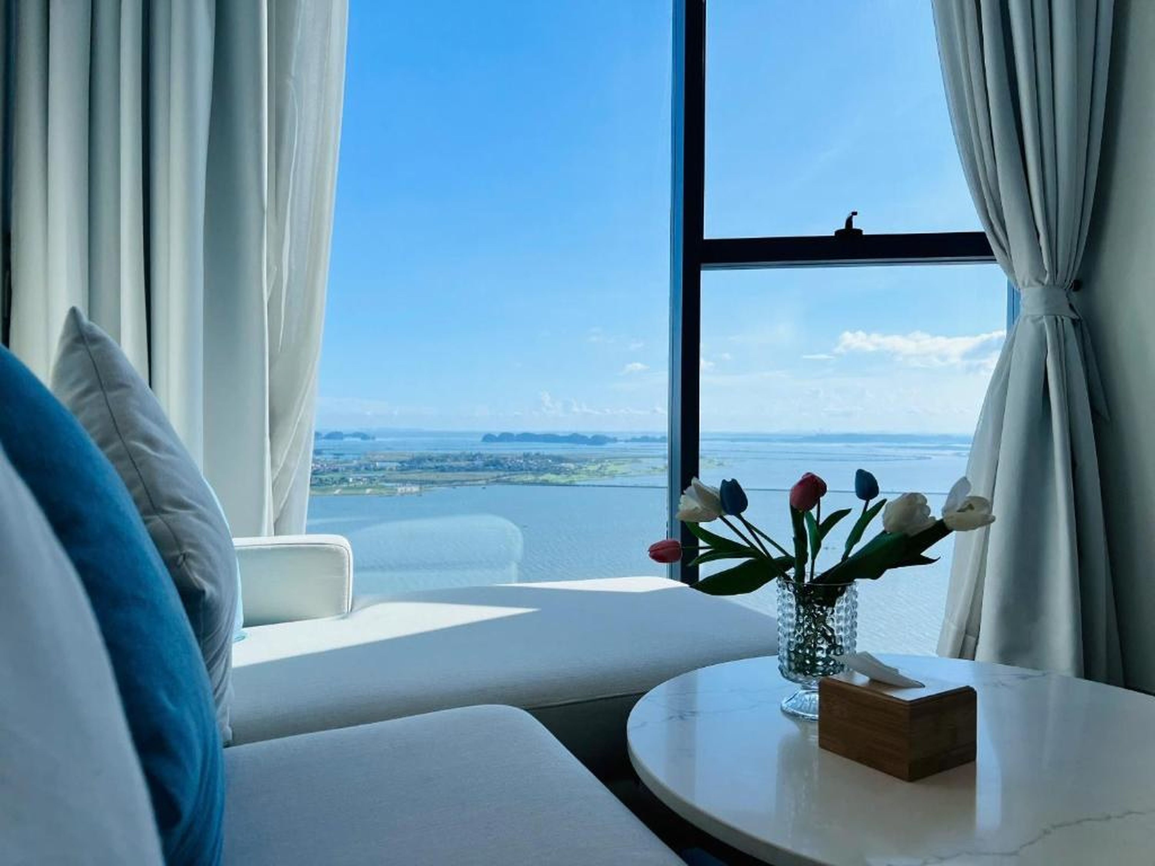 A La Carte Ha Long Apartments by Kevin & Anna - Hình 19