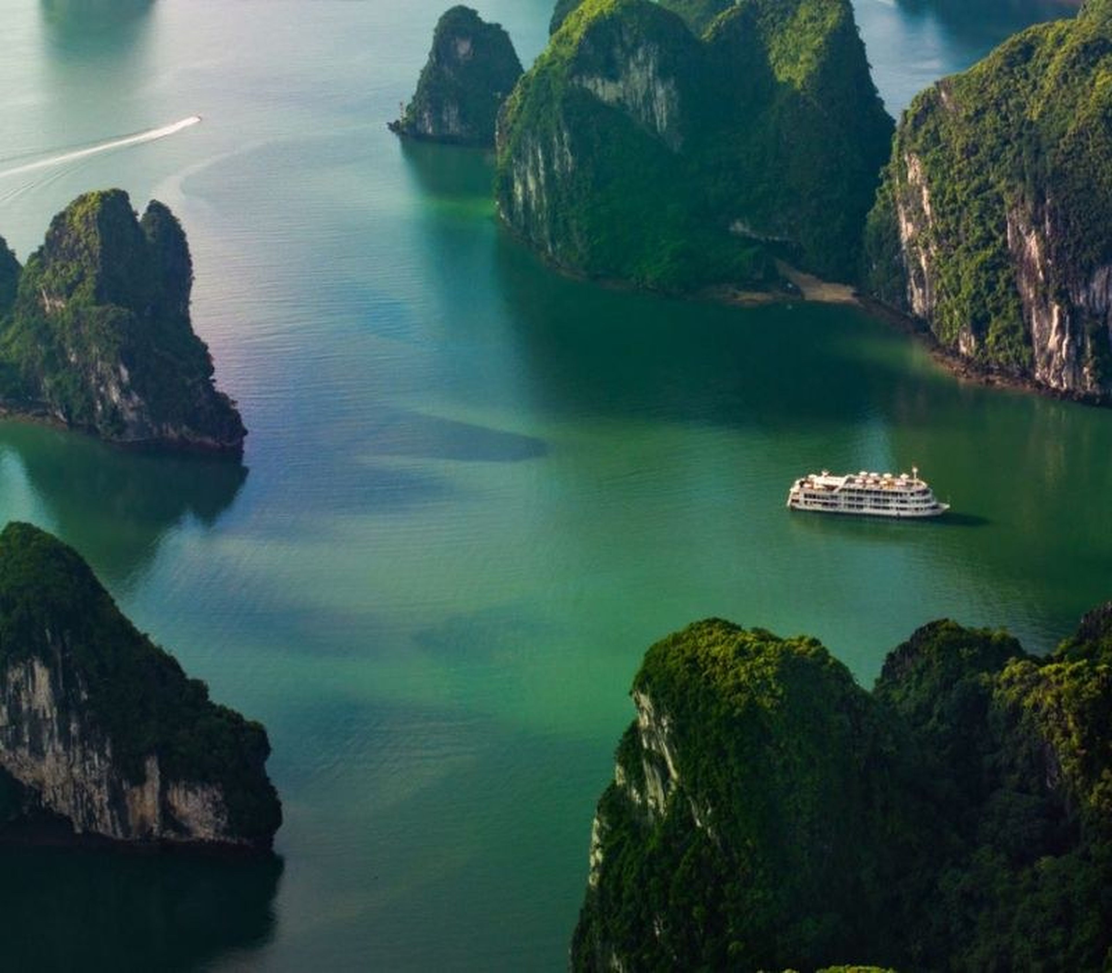 Du lịch Hạ Long tháng 6: Cẩm nang ăn chơi, chi phí và lịch trình từ A-Z - Hình 2