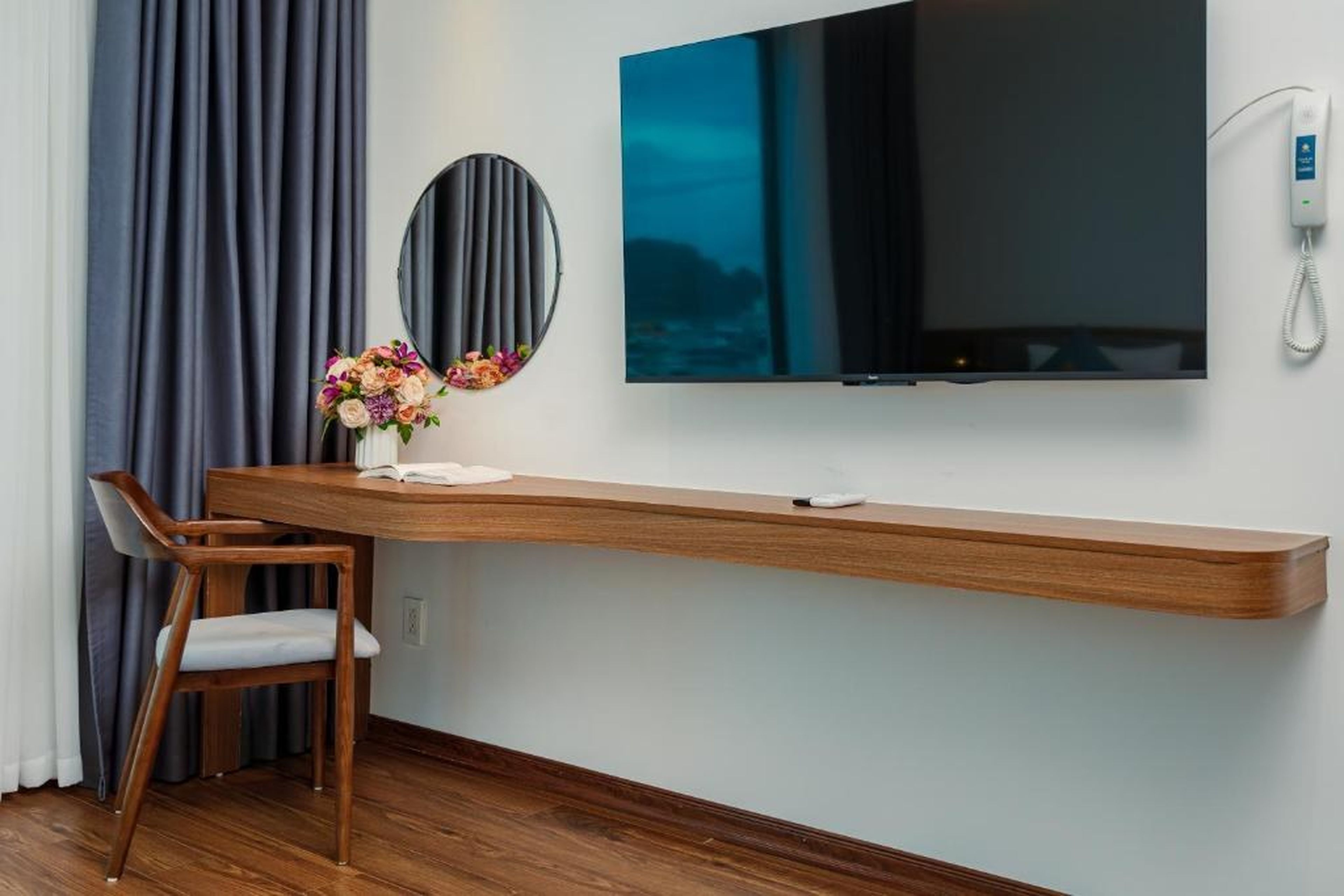 River Way Hotel Ha Long - 500m to Beach - Hình 39