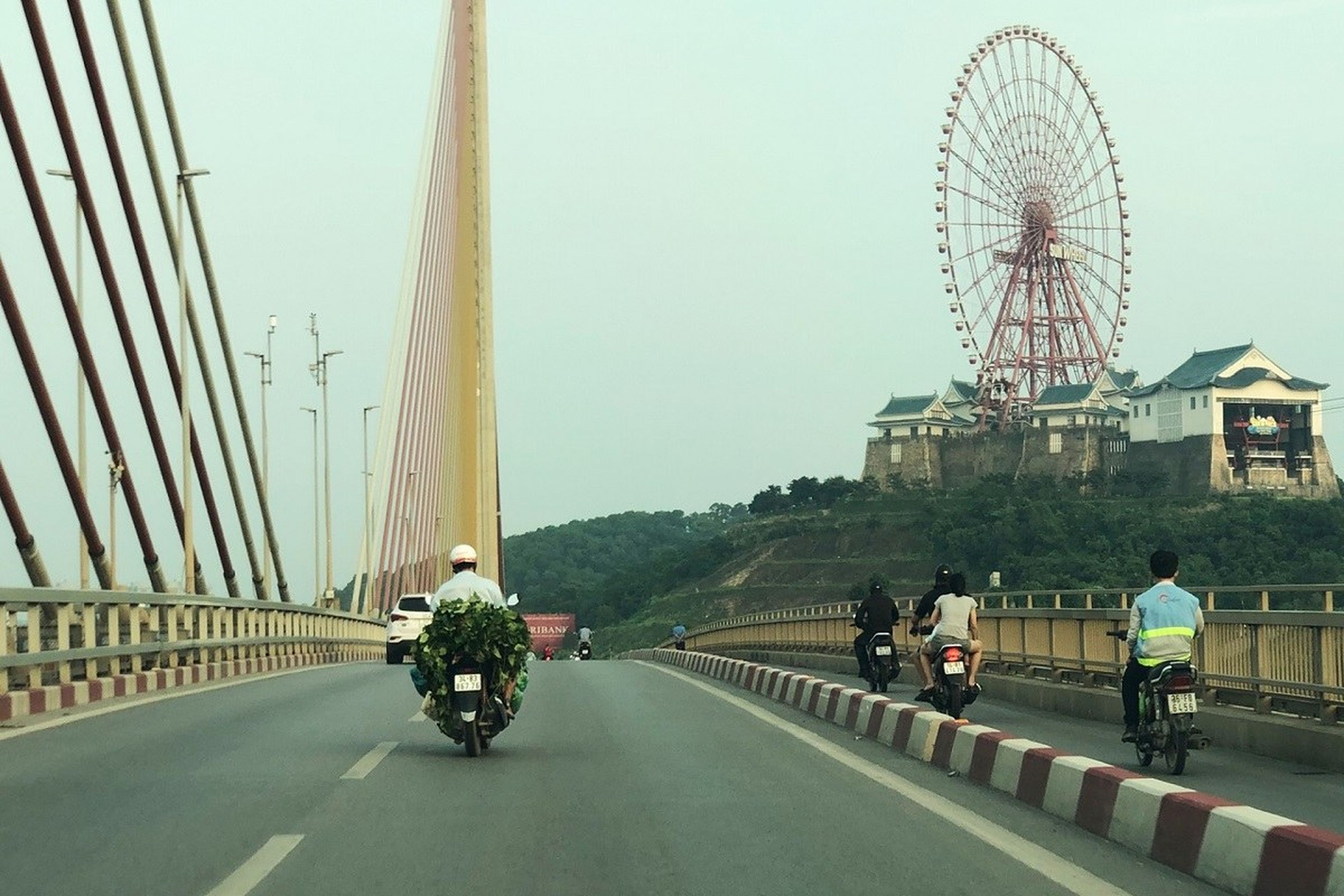 Khám phá Cầu Bãi Cháy - Nét kiến trúc độc đáo của Quảng Ninh - Hình 2