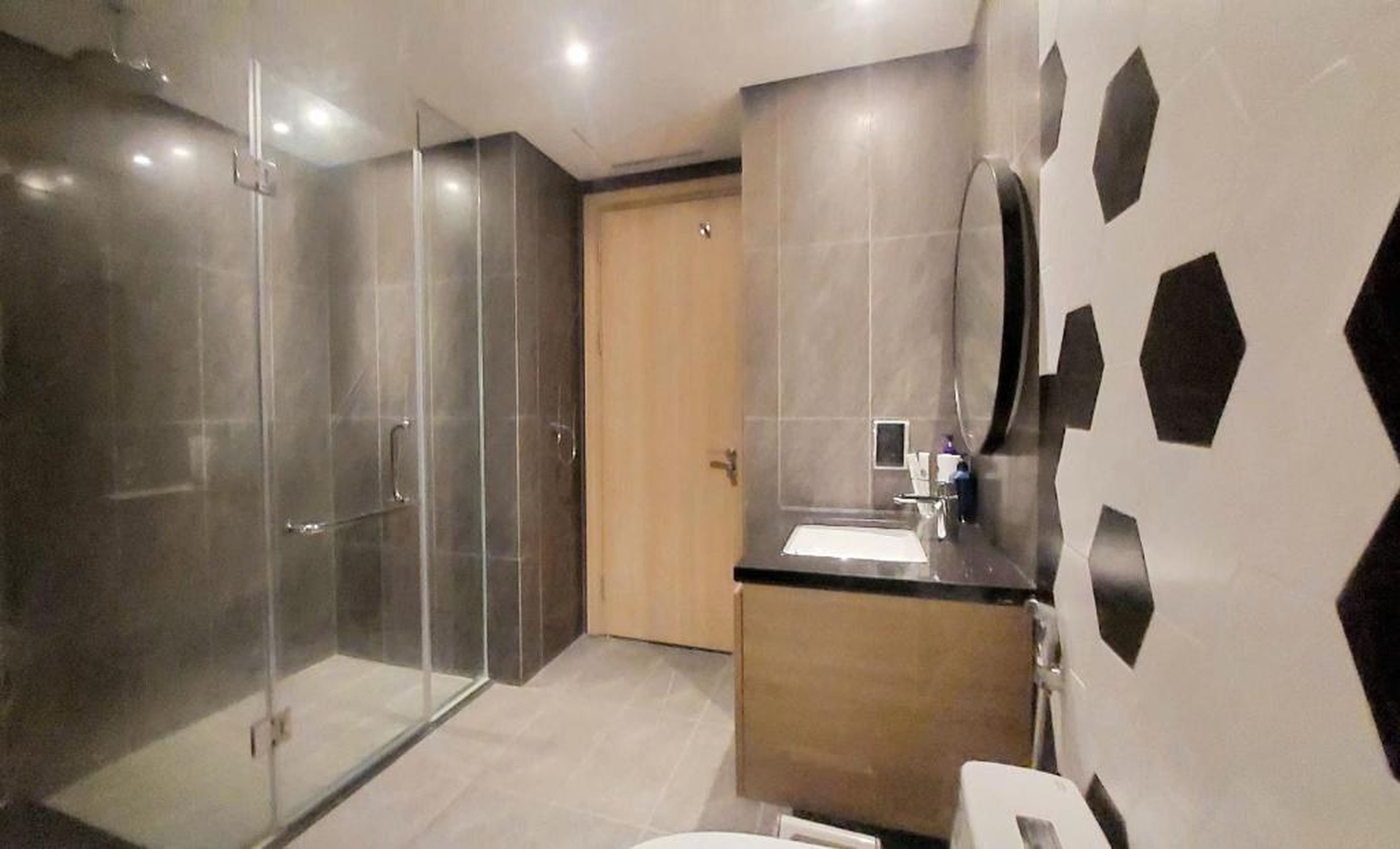 Sweet Home - Homestay apartment system at Citadines Marina Ha Long building - Hình 28