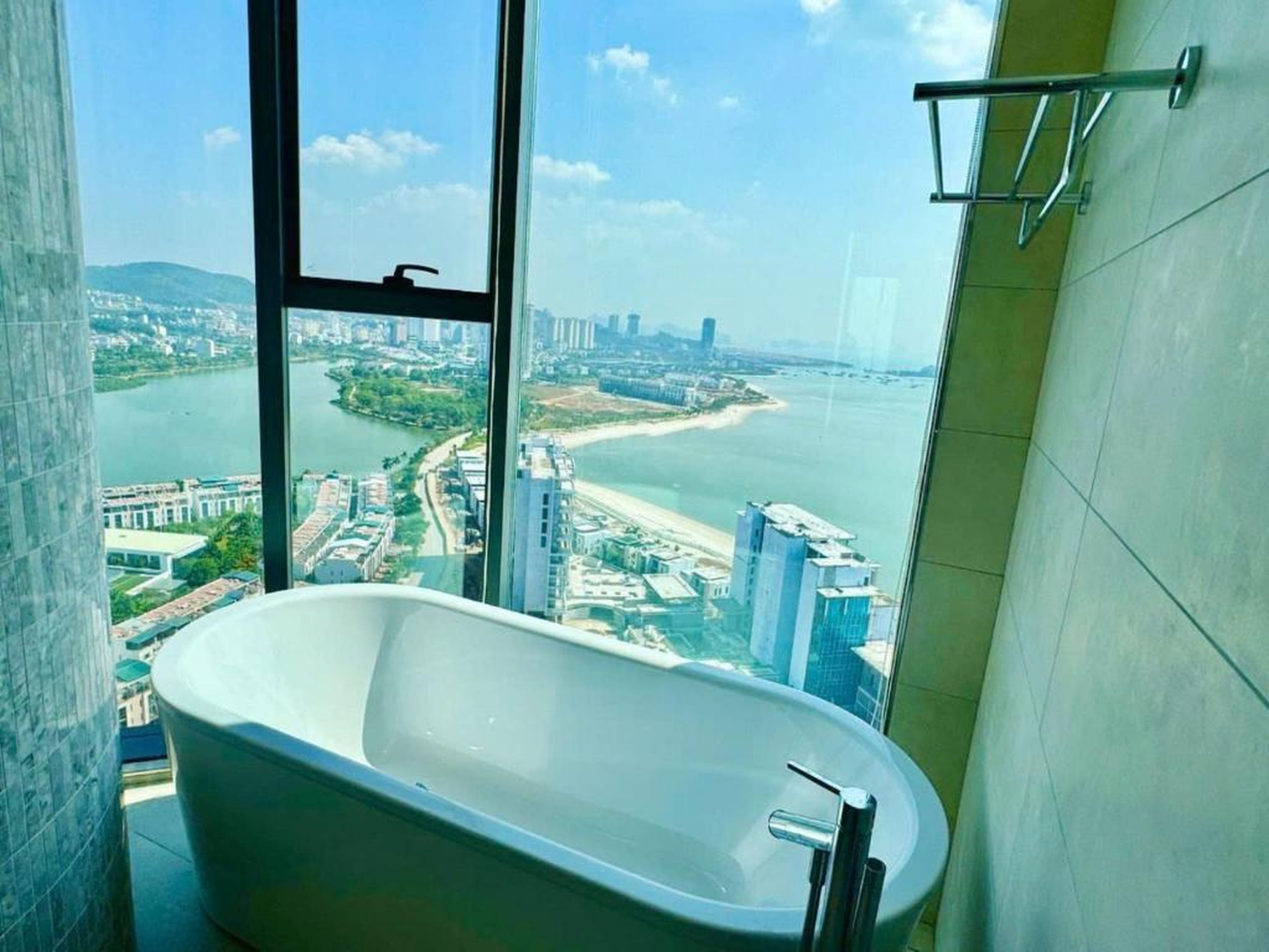 A La Carte Ha Long Paradise Bay - Hình 14