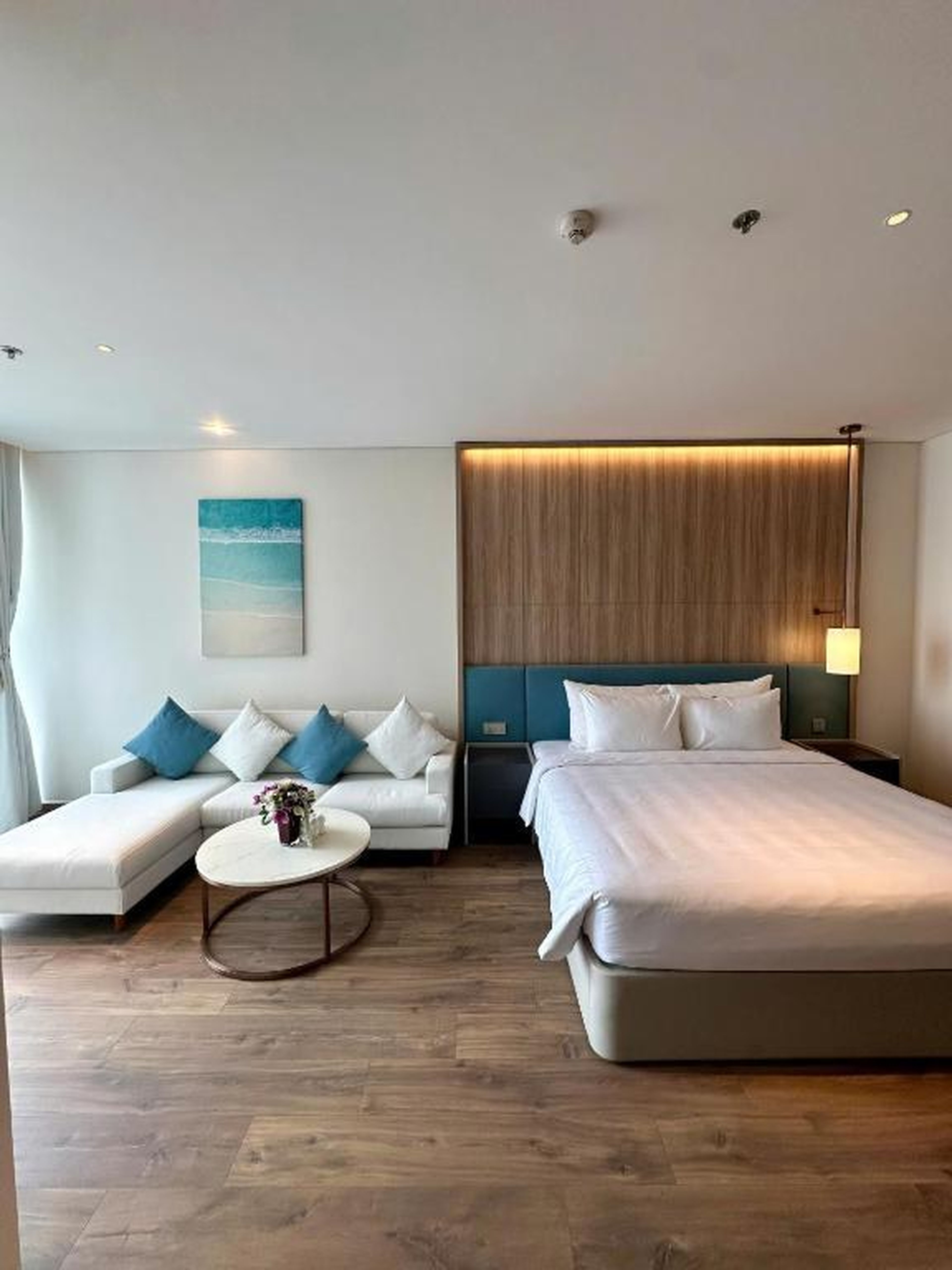 A La Carte Ha Long Bay Seaside Apartments - Hình 35