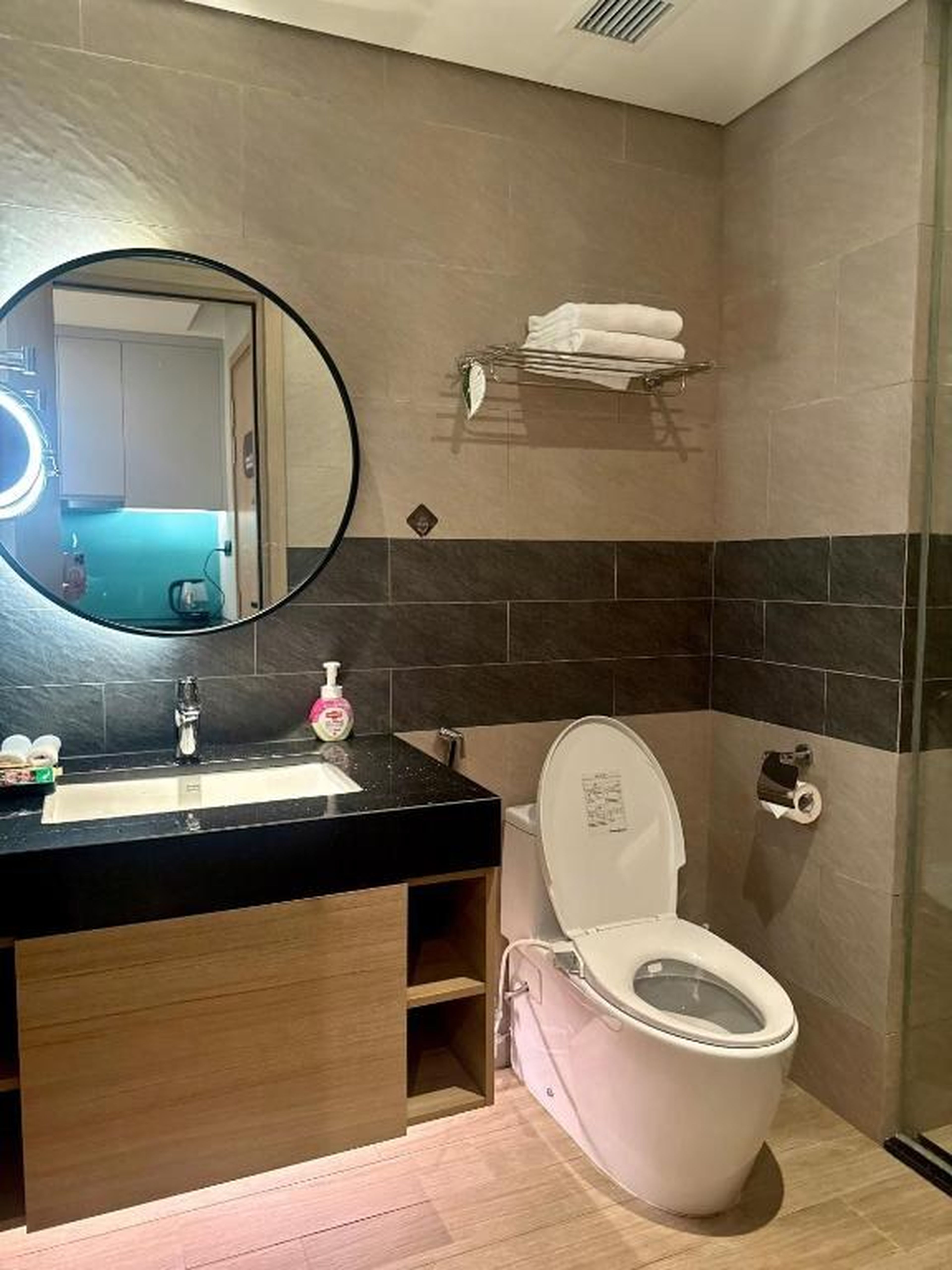 Studio in Citadines Marina Ha Long - Hình 11
