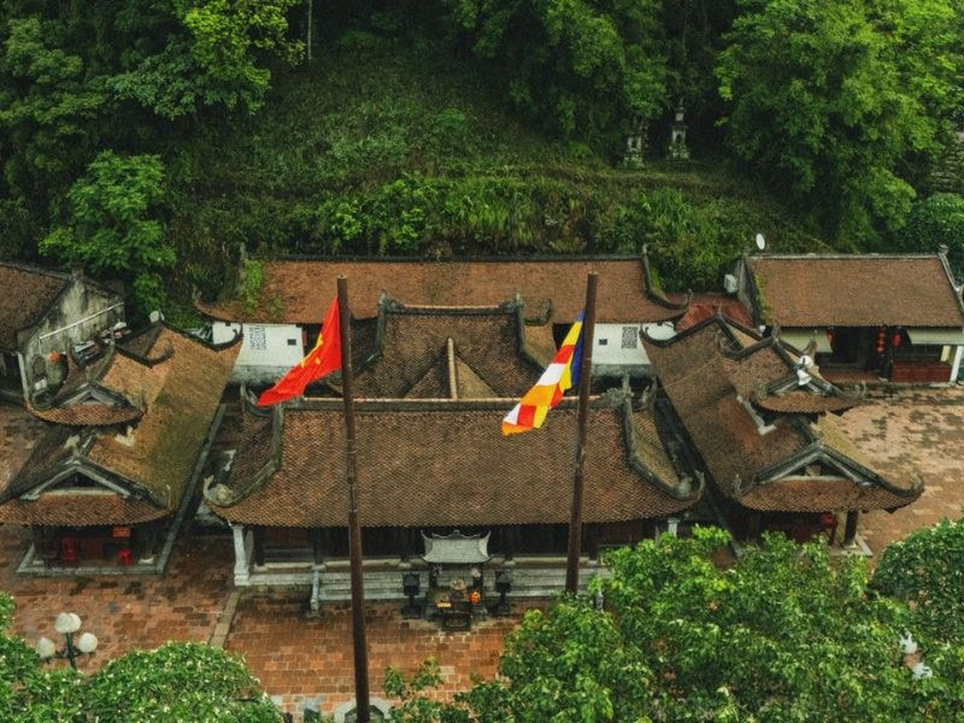 Khám phá Chùa Hoa Yên hơn 700 năm tuổi trên núi Yên Tử - Hình 4