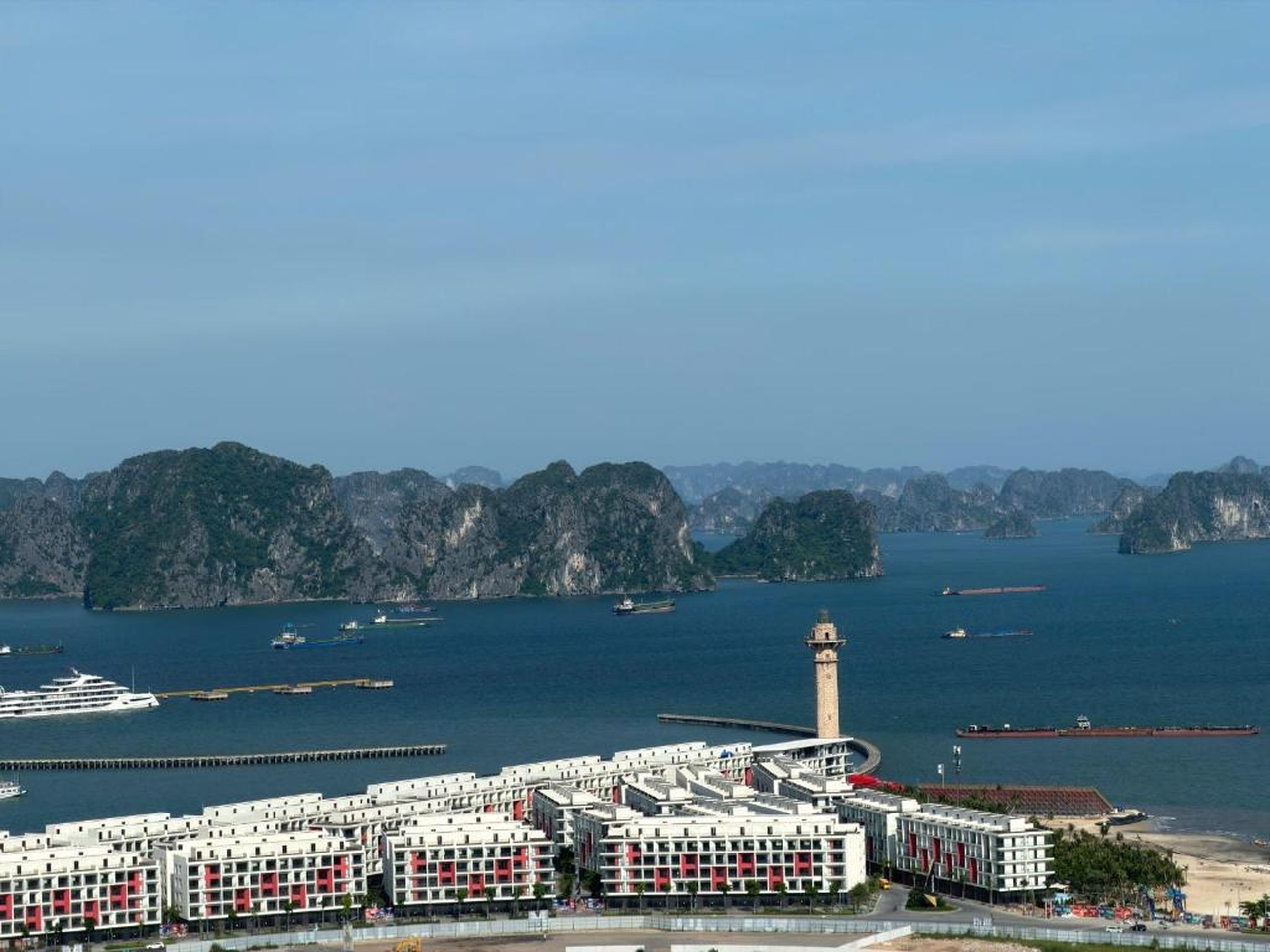 The Holiday Hạ Long-Bay Chill - Hình 19