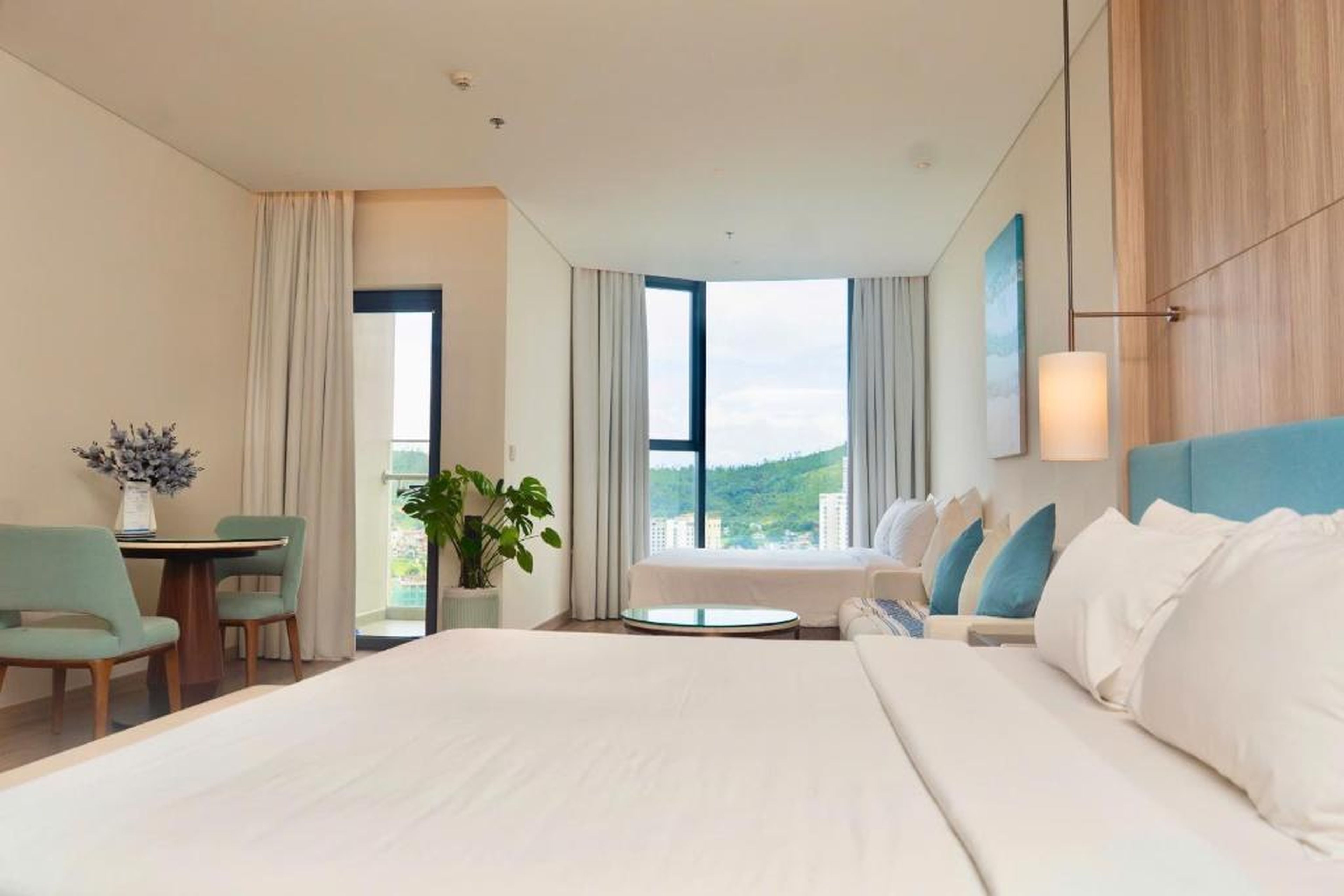 A La Carte Ha long Bay Apartment By JUNHOME - Hình 41