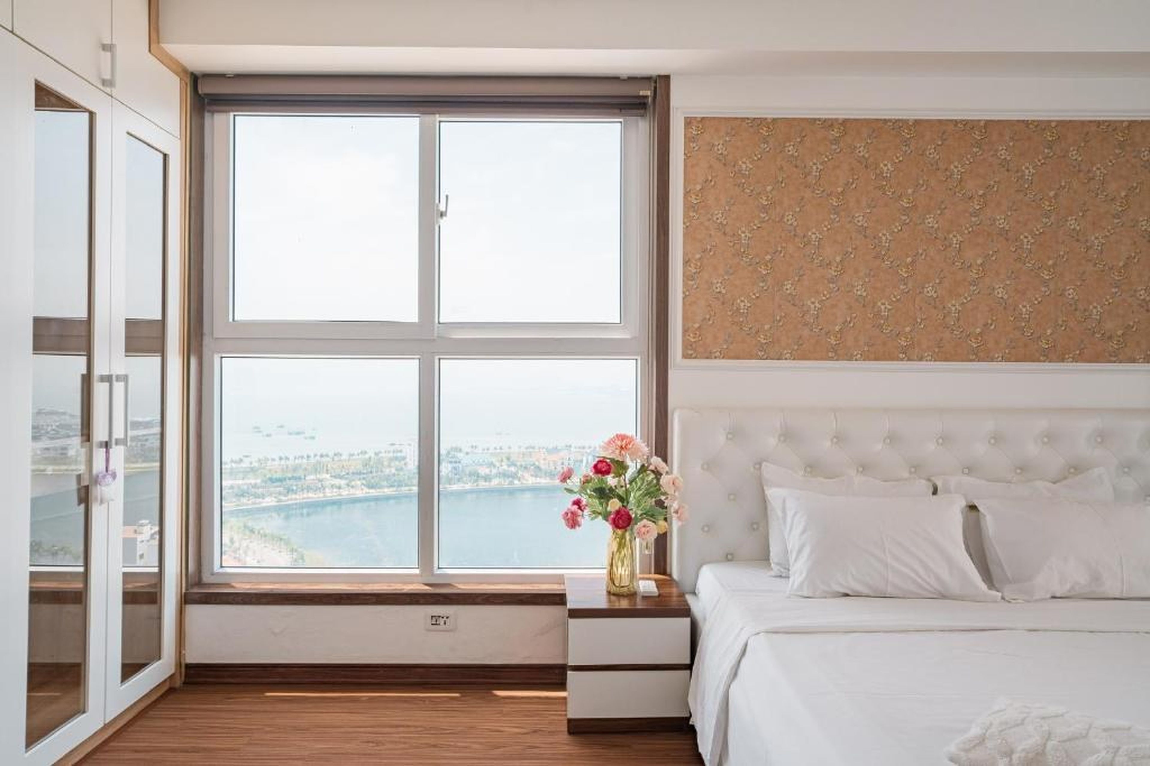 Three-bedroom house with sea view - Hình 7