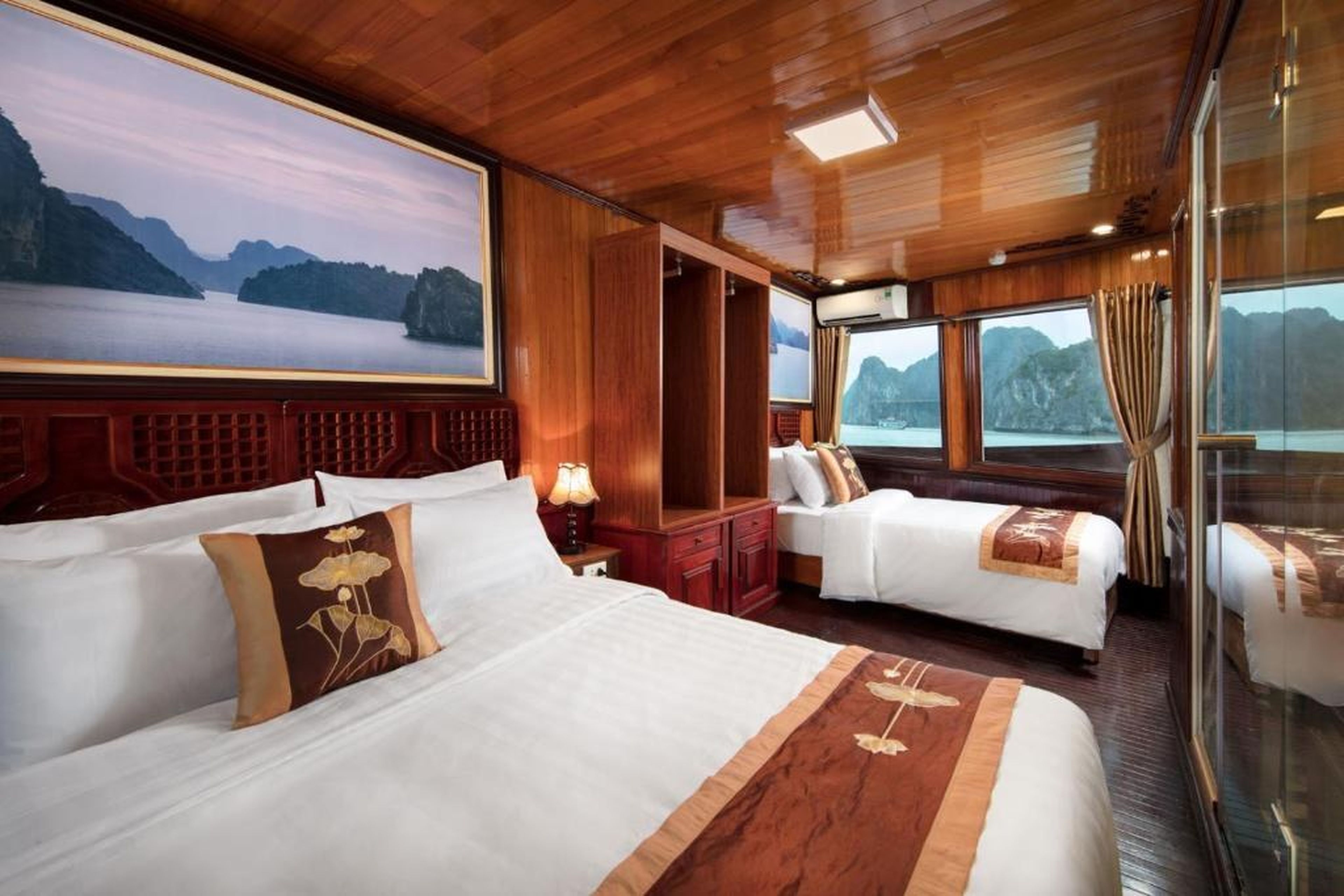 Cozy Bay Classic Cruise - Hình 1