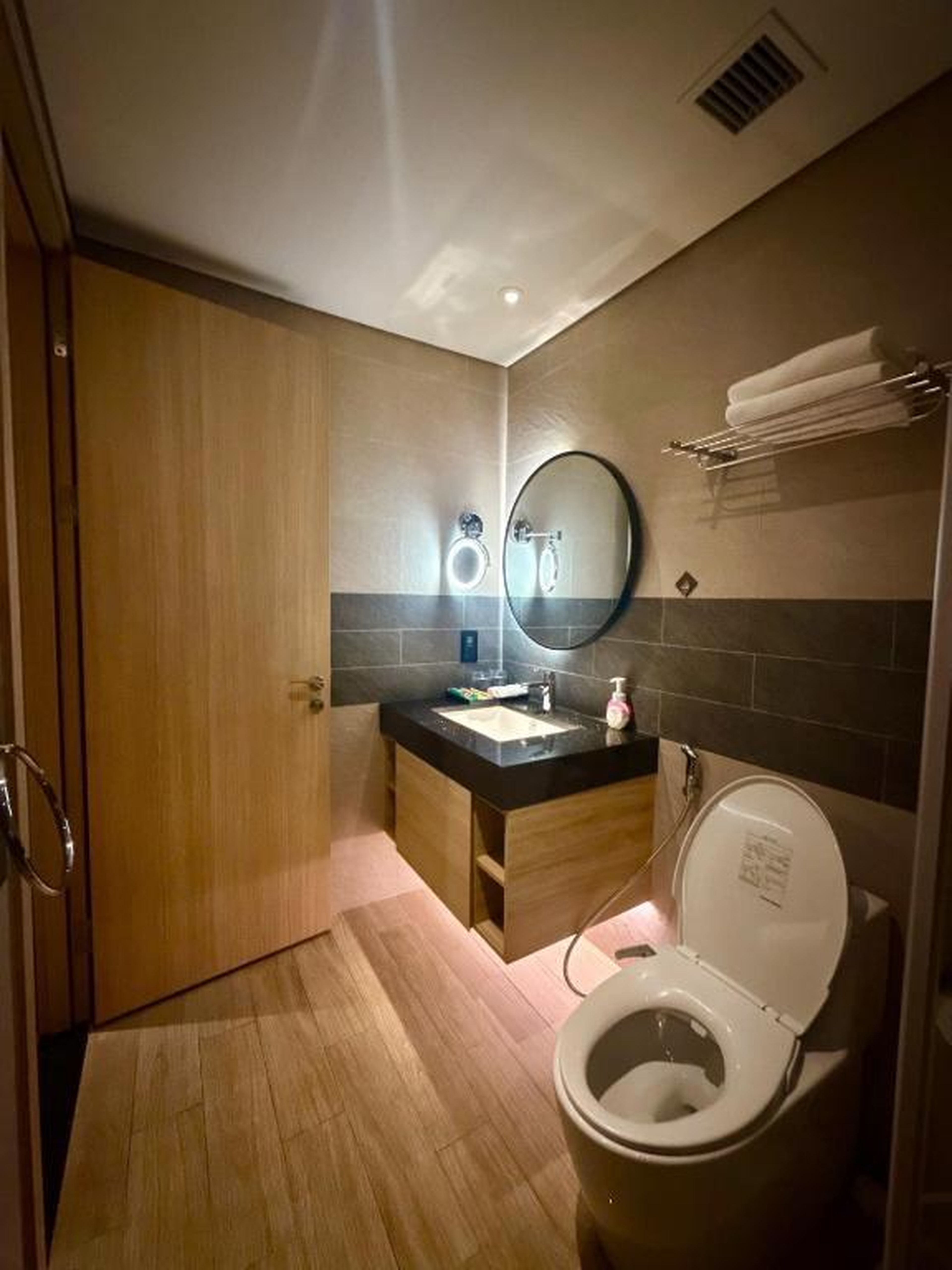 Studio in Citadines Marina Ha Long - Hình 9