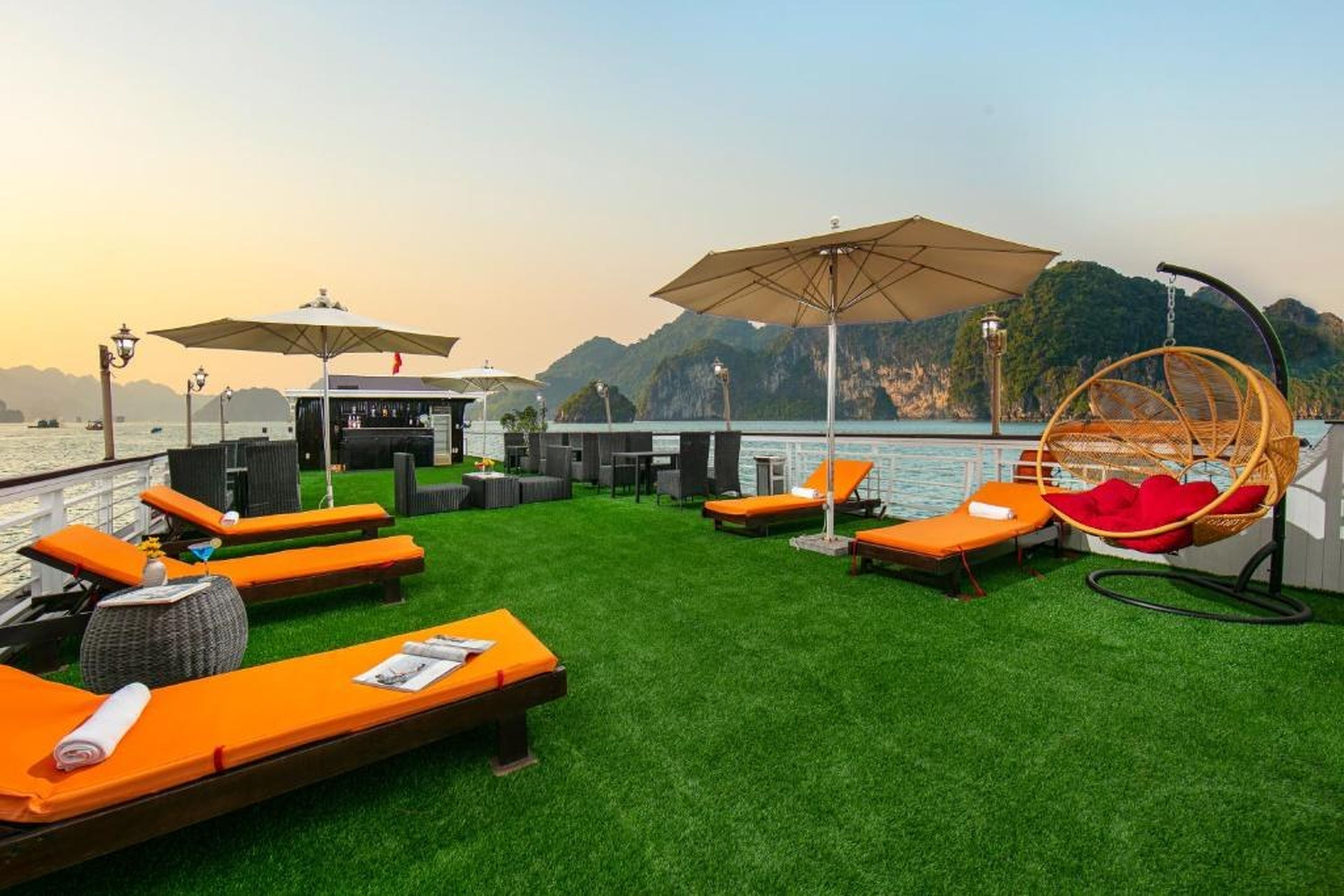 Halong Fantasea Cruise - Hình 2
