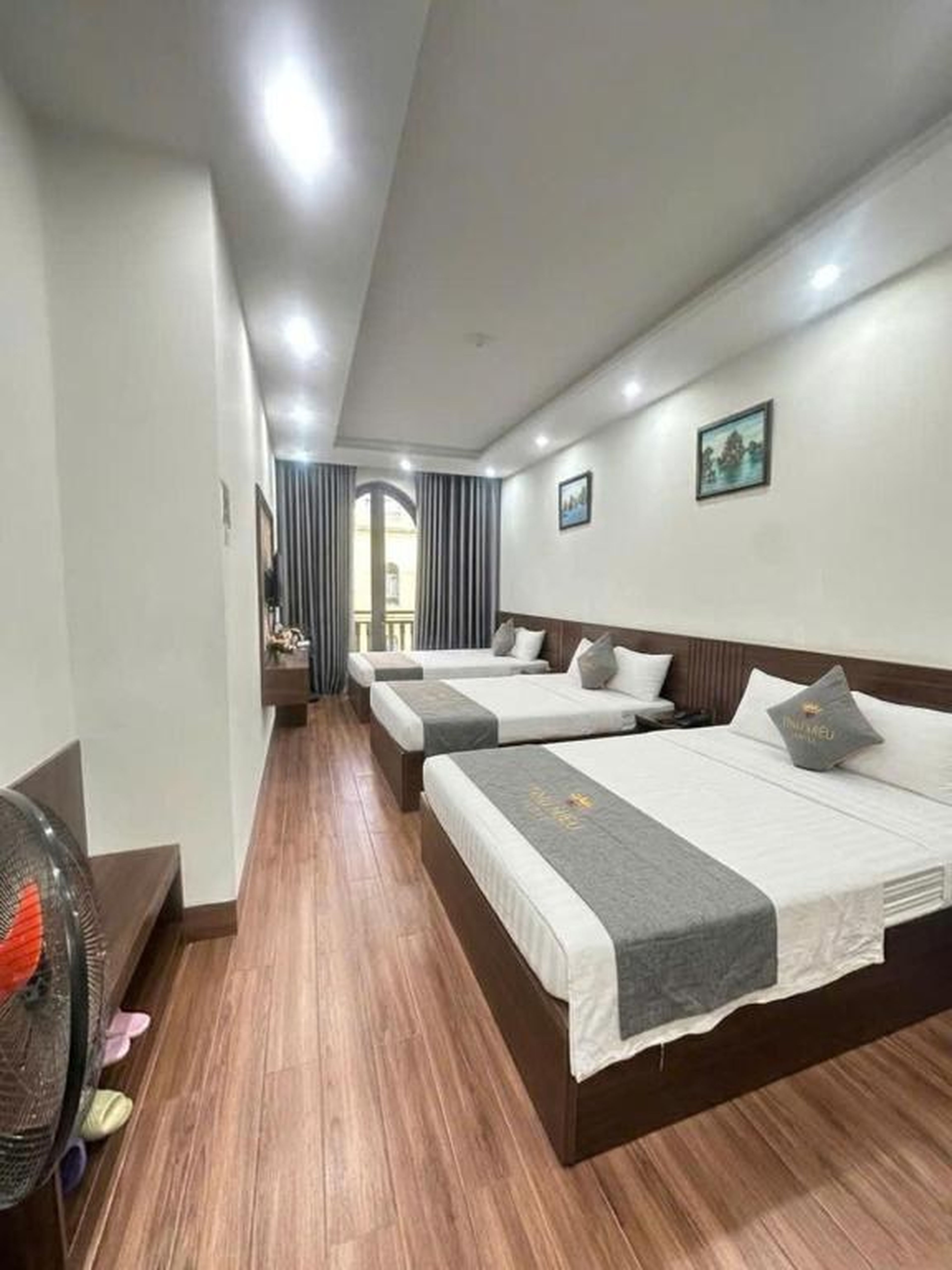 TH Hotel 7 màu - Hình 1