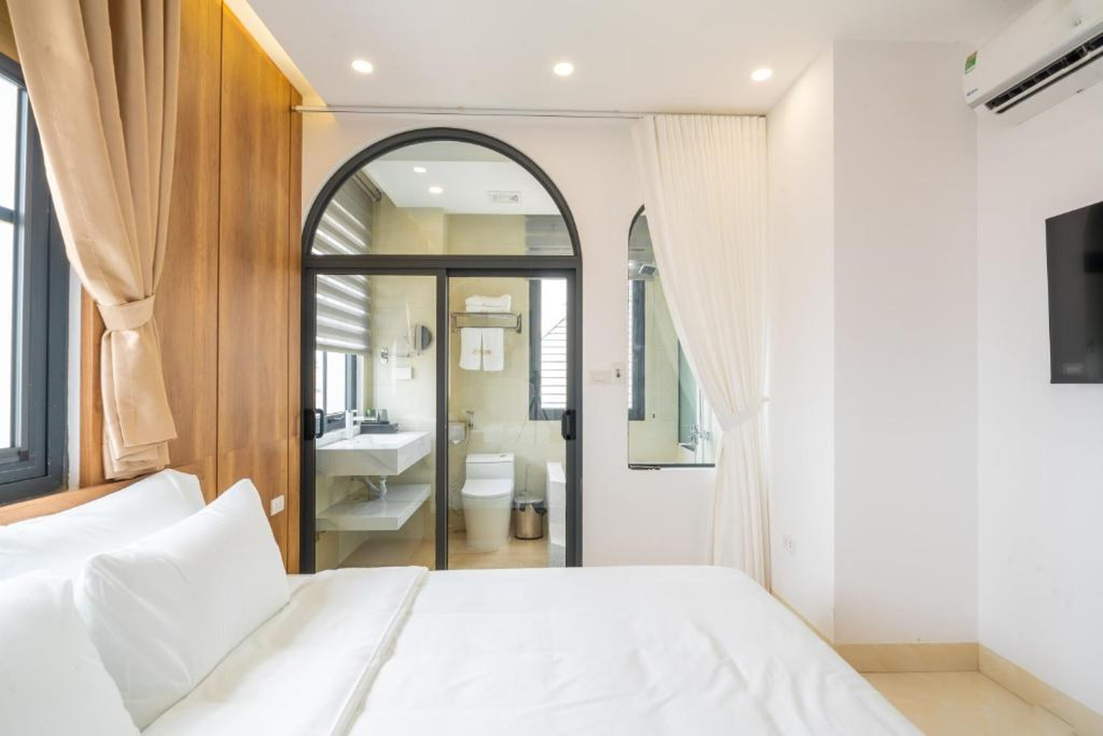 Azure Bay Hotel - Hình 14