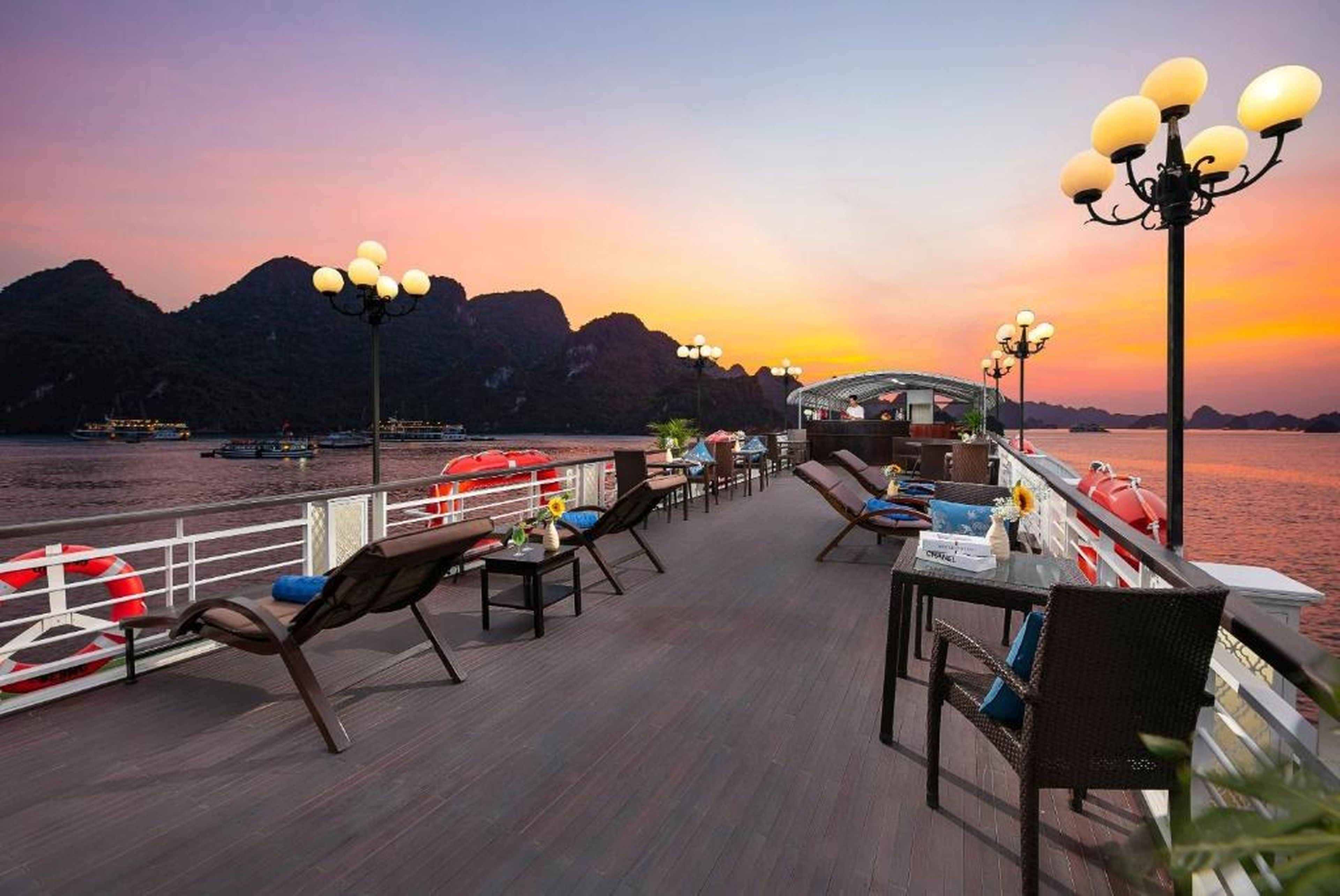 Halong & Bai Tu Long Cruises - Hình 21