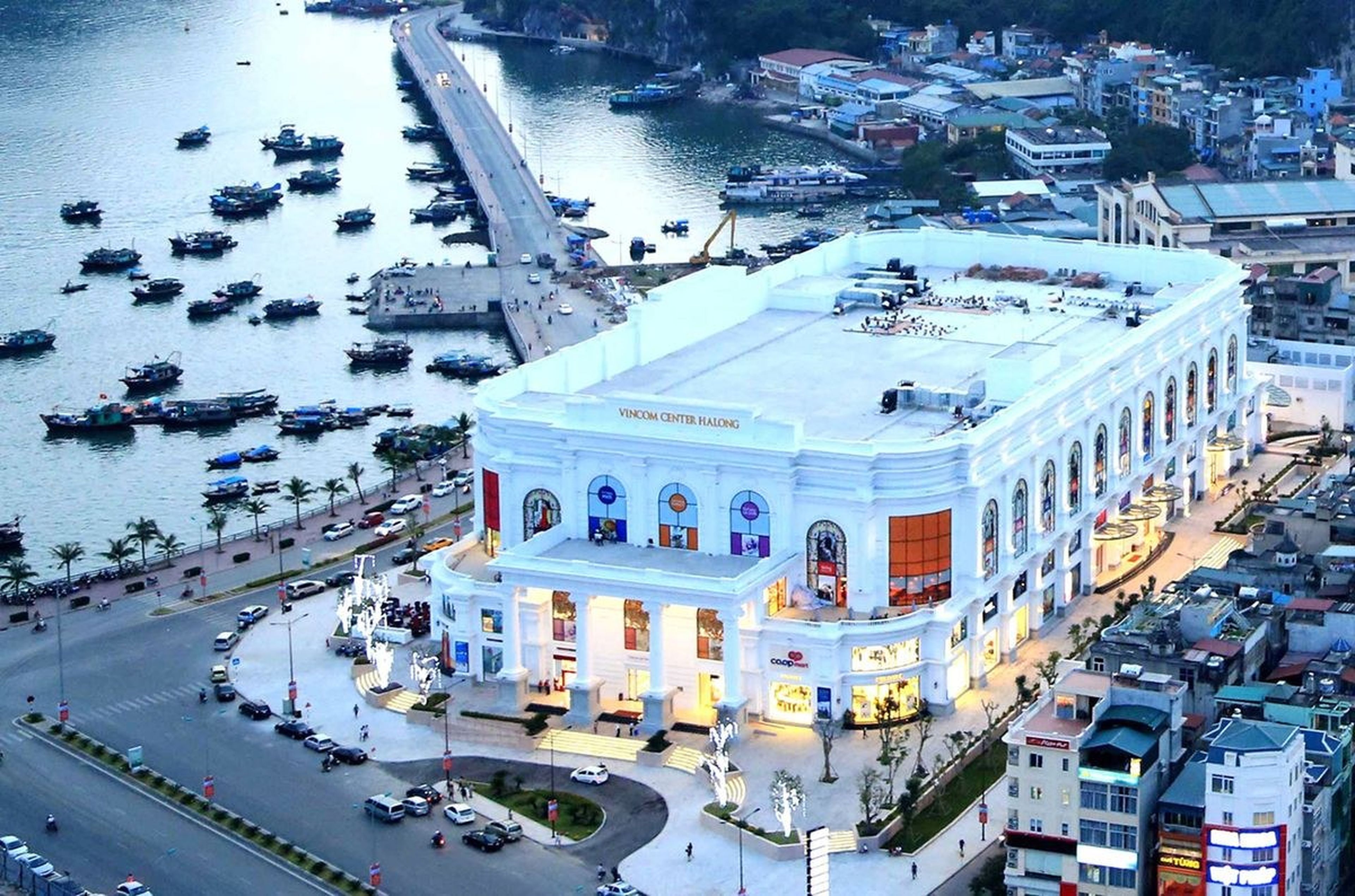 Đến Vincom Plaza Hạ Long, bạn muốn ăn gì chơi gì cũng có tất! - Hình 6
