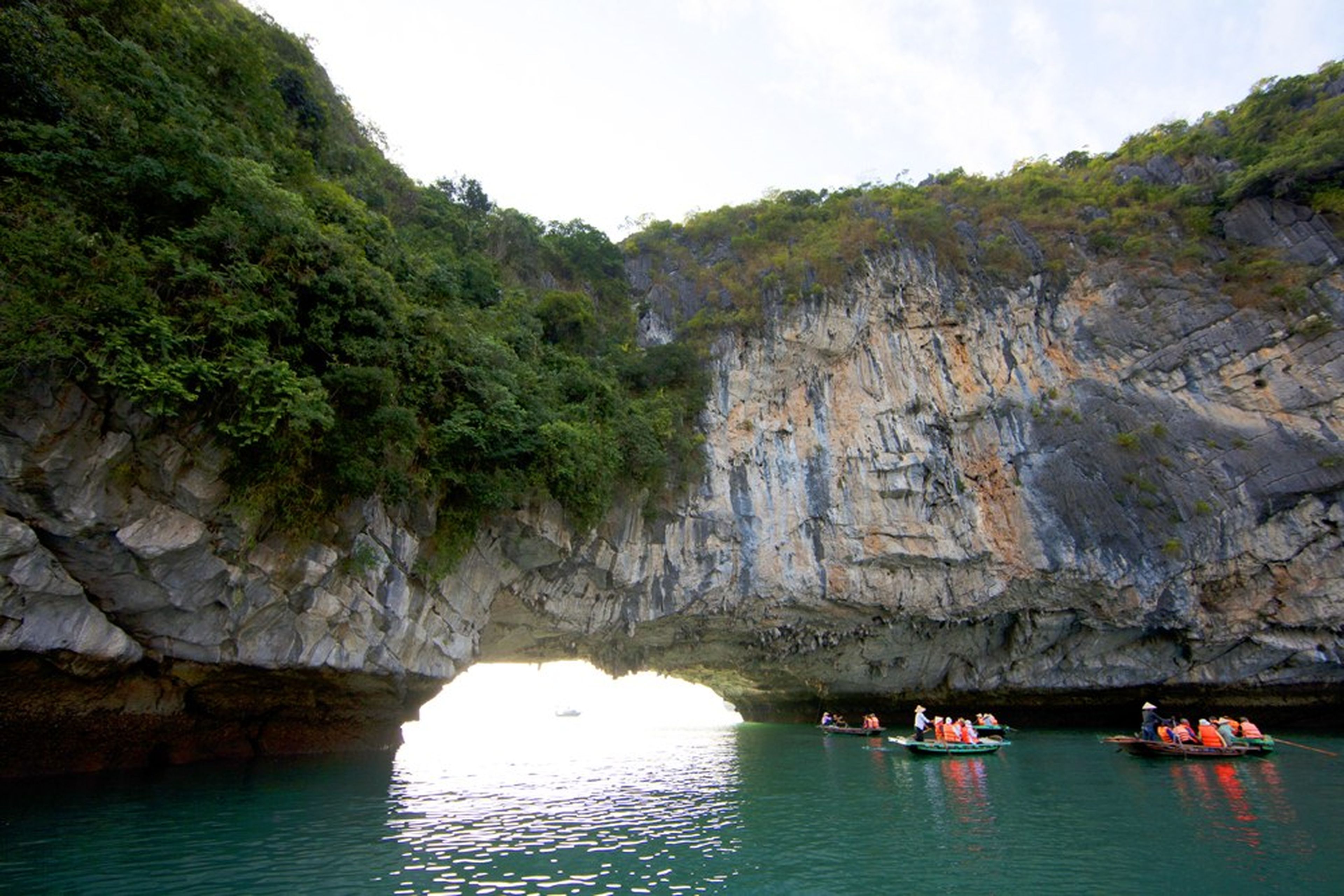 Discovering the Boat-Rowing Profession on the Bay – A “Specialty” of Ha Long Bay - Hình 8