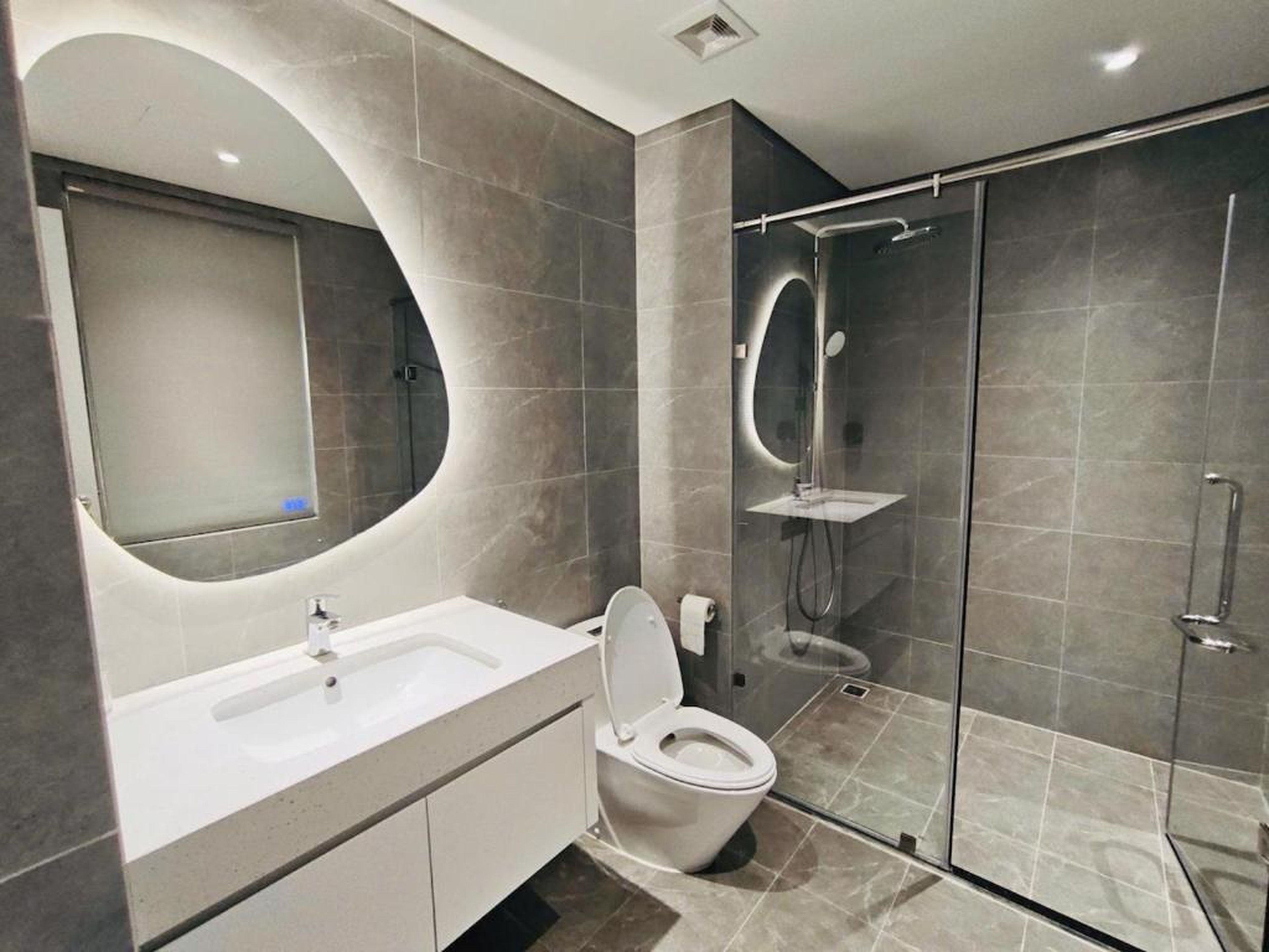 High-rise apartment with ocean view at The Holiday Ha Long - Hình 15